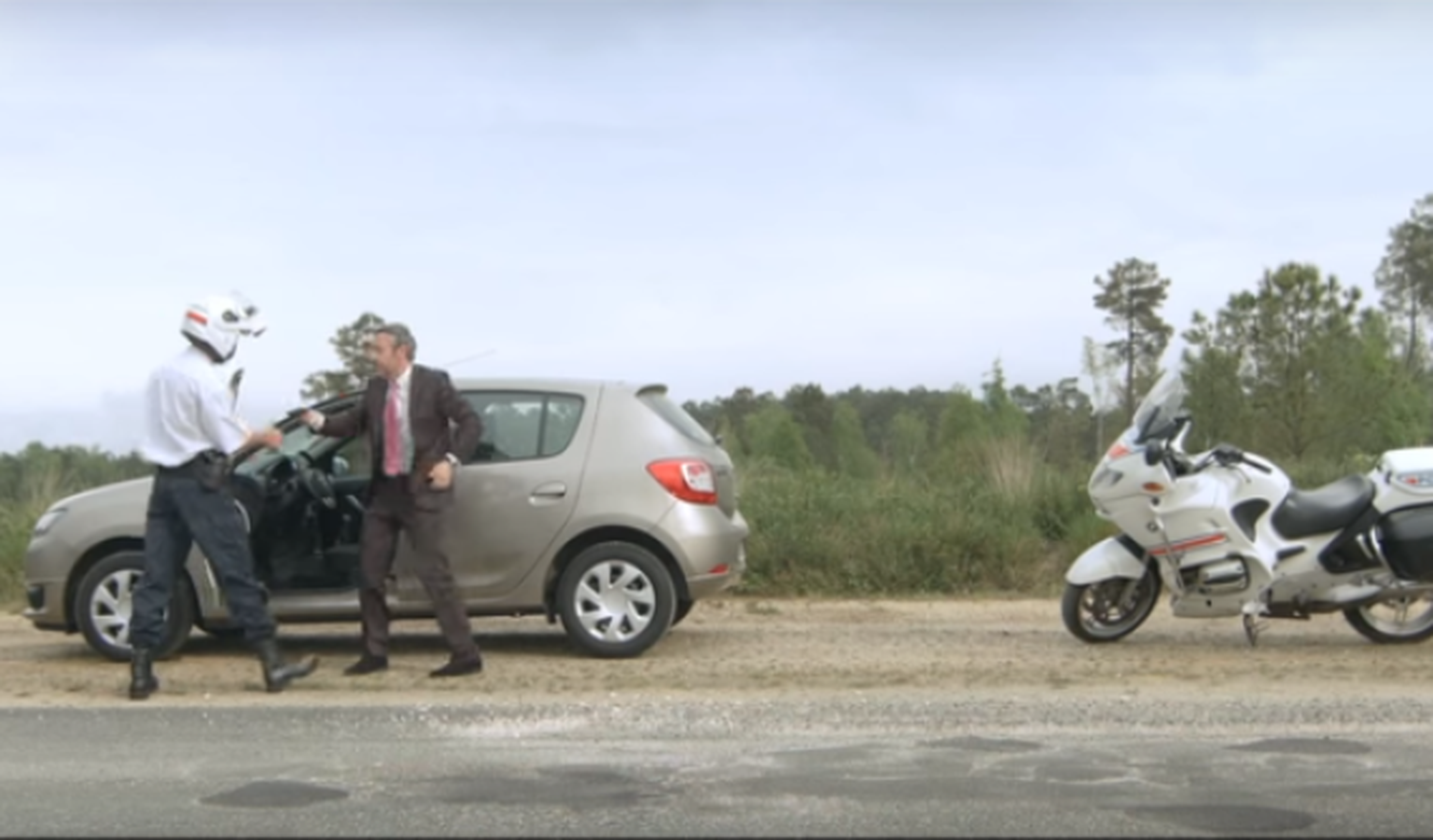 Vídeo: Dacia Sandero, irresistible hasta para la Policía