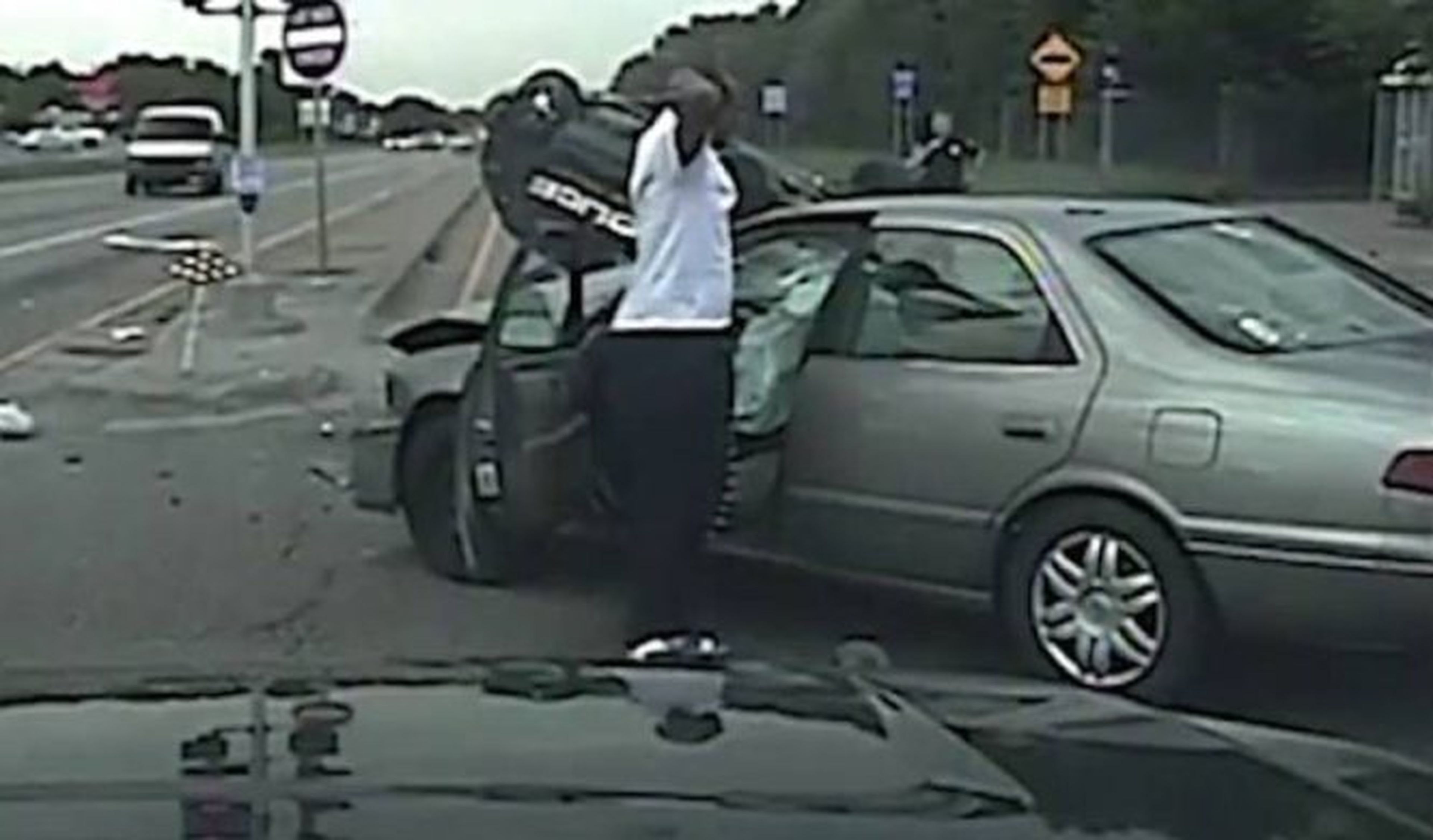 Vídeo: coche de Policía sufre accidente en una persecución
