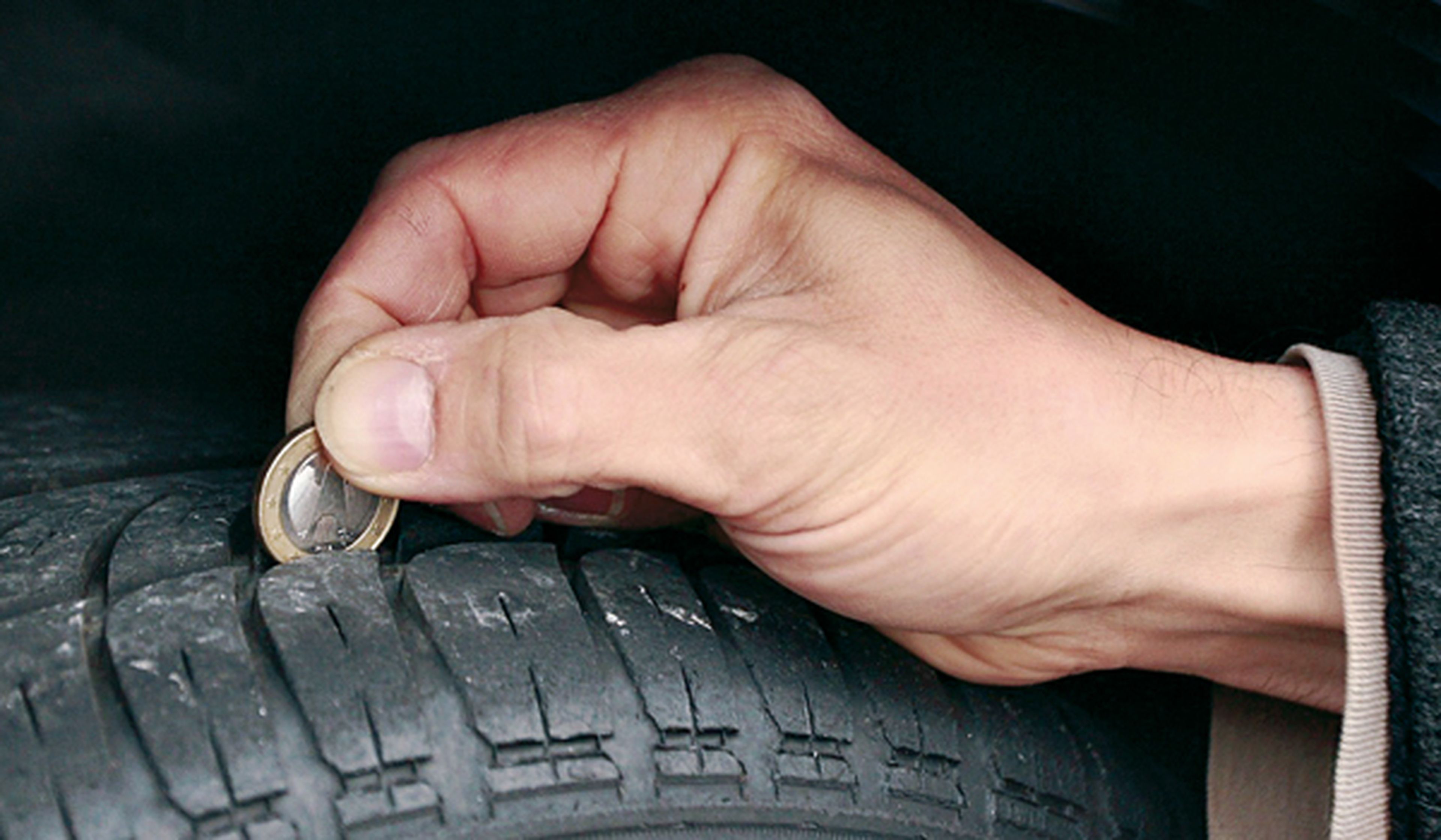 ¿Sabes cuál es la profundidad de tus neumáticos?
