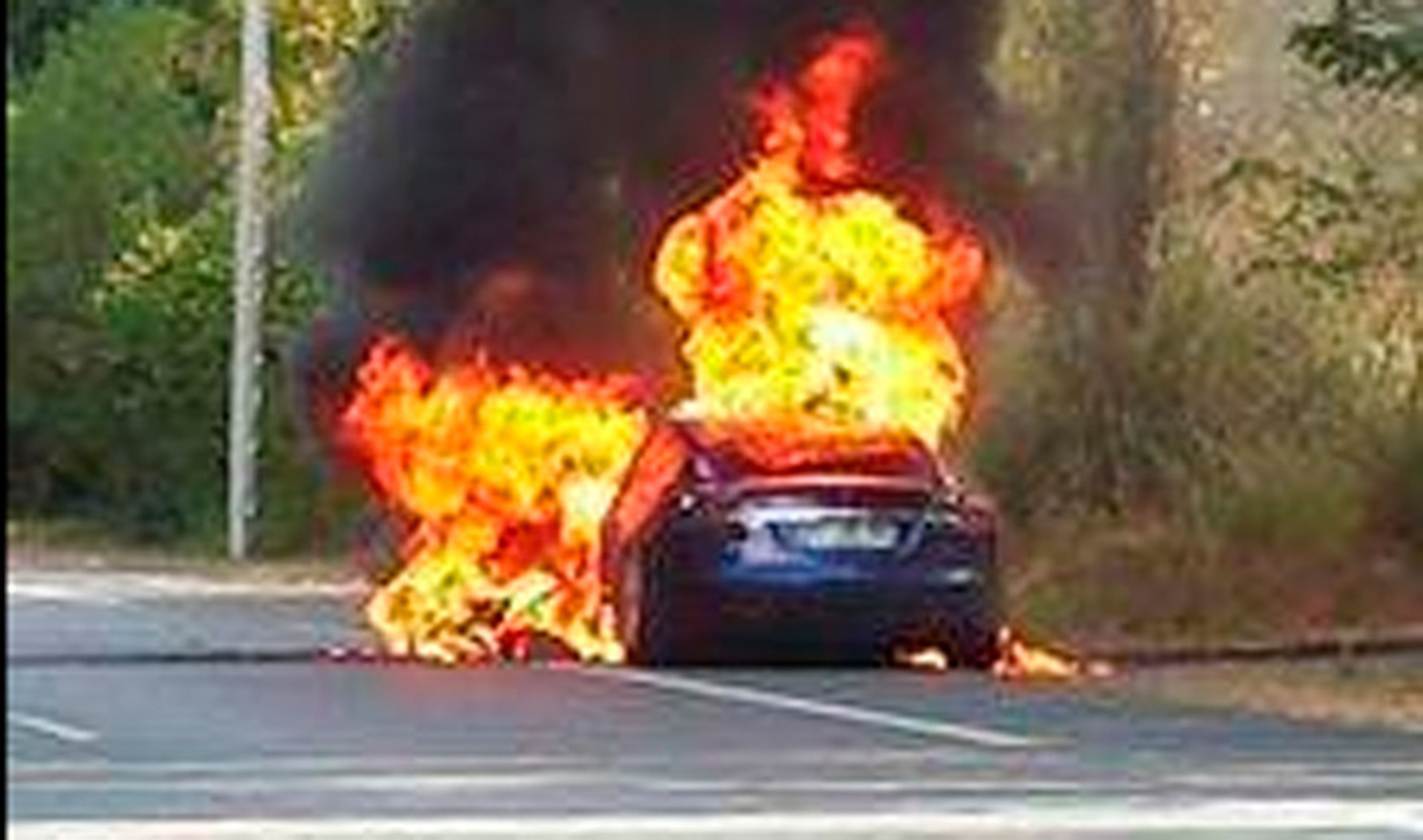 Diagnóstico: el Tesla Model S ardió por un cortocircuito
