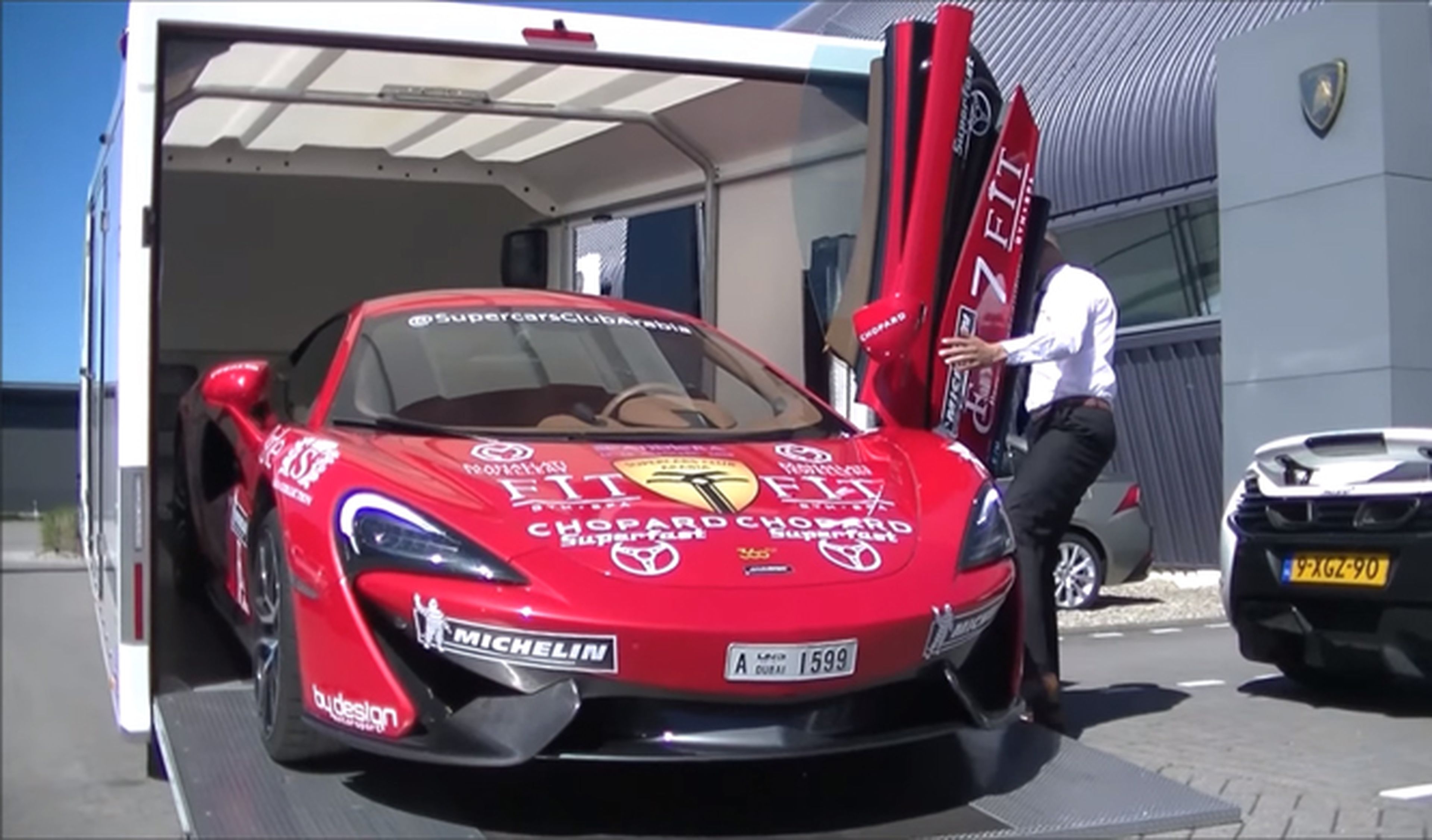 Vídeo: destroza la puerta de un McLaren 570S