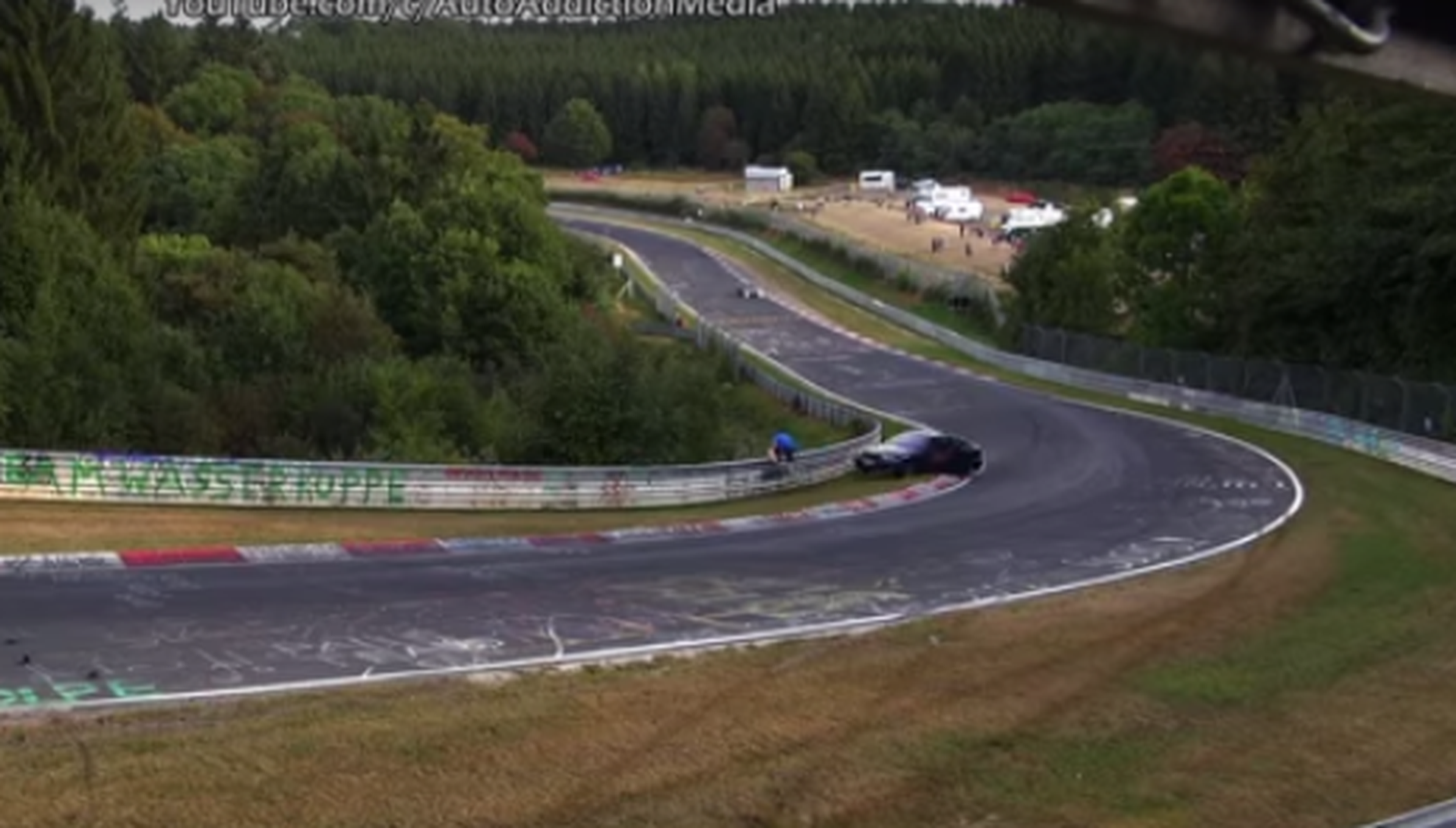 Vídeo: Nürburgring no está hecho para ir a pie