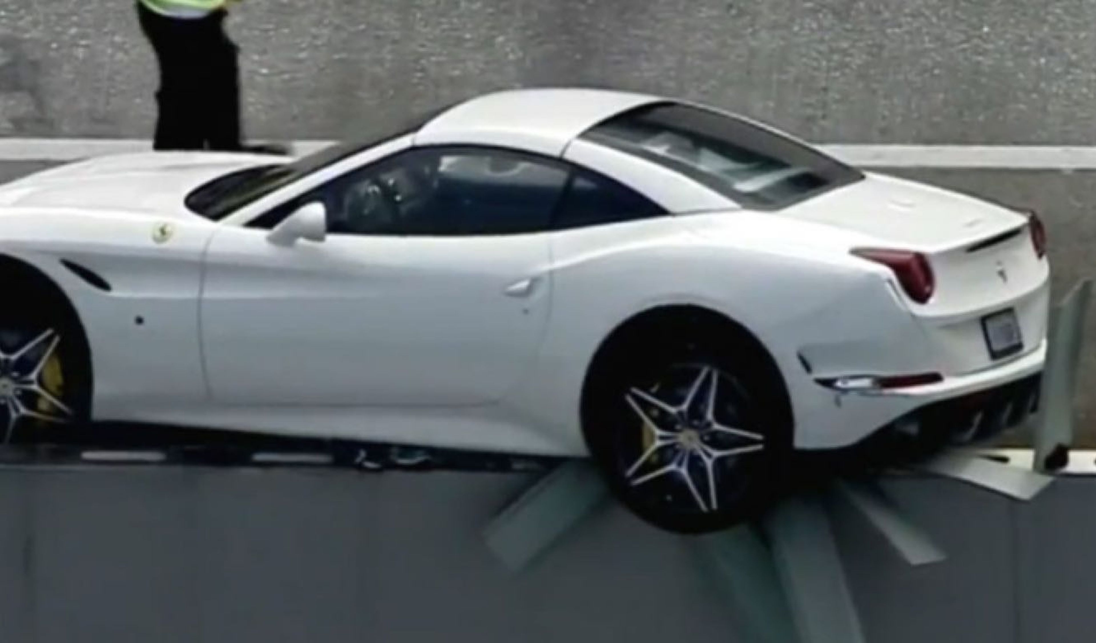 Este Ferrari California T vuelve a nacer...
