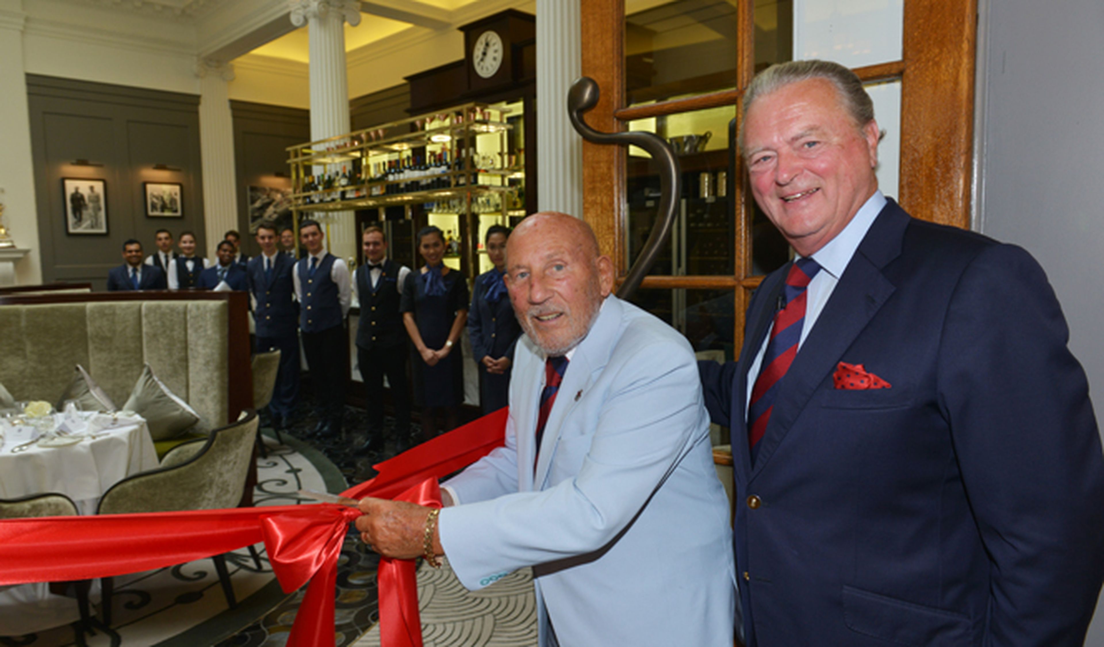 Sir Stirling Moss inaugura un nuevo restaurante de lujo