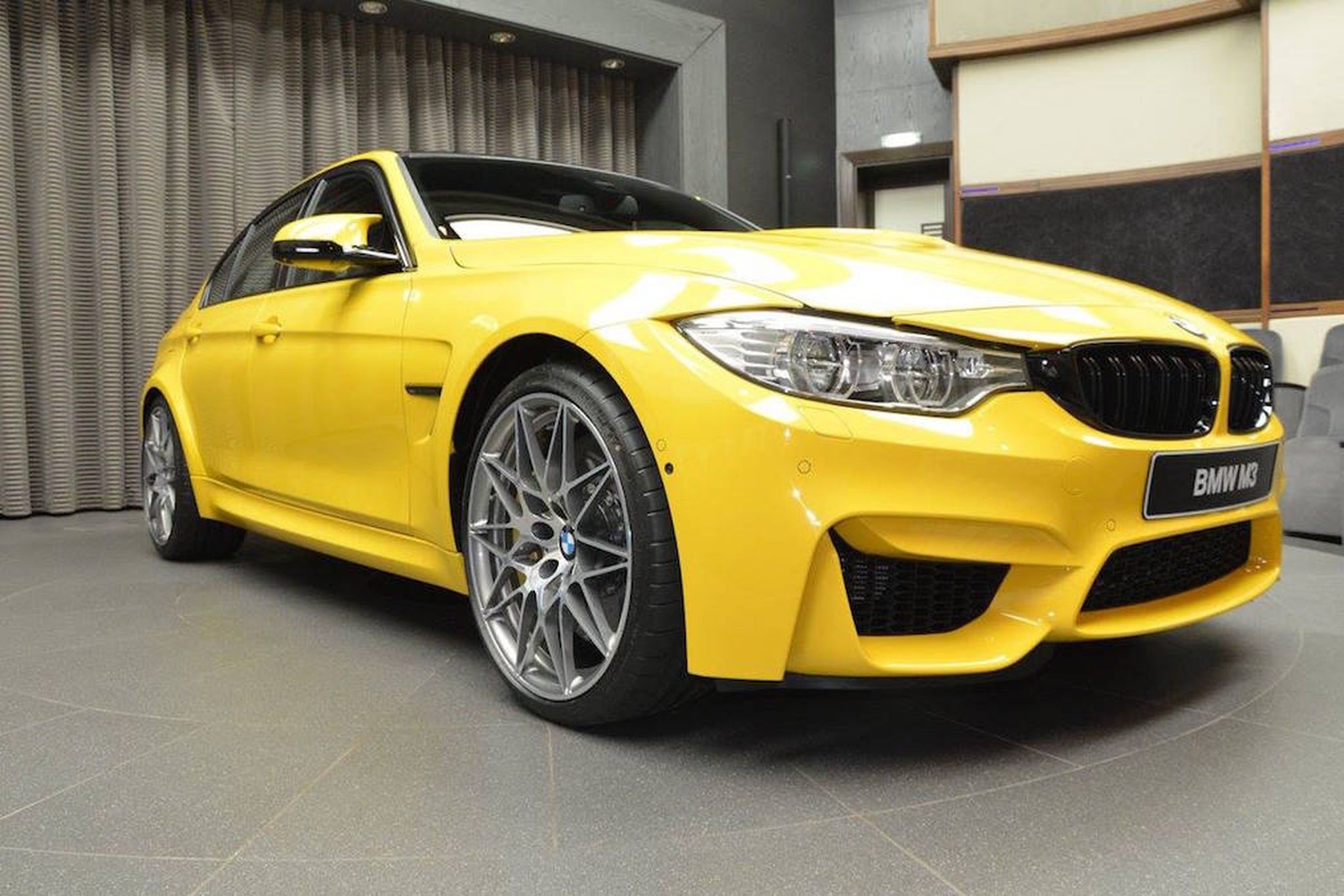 BMW M3 amarillo exclusivo