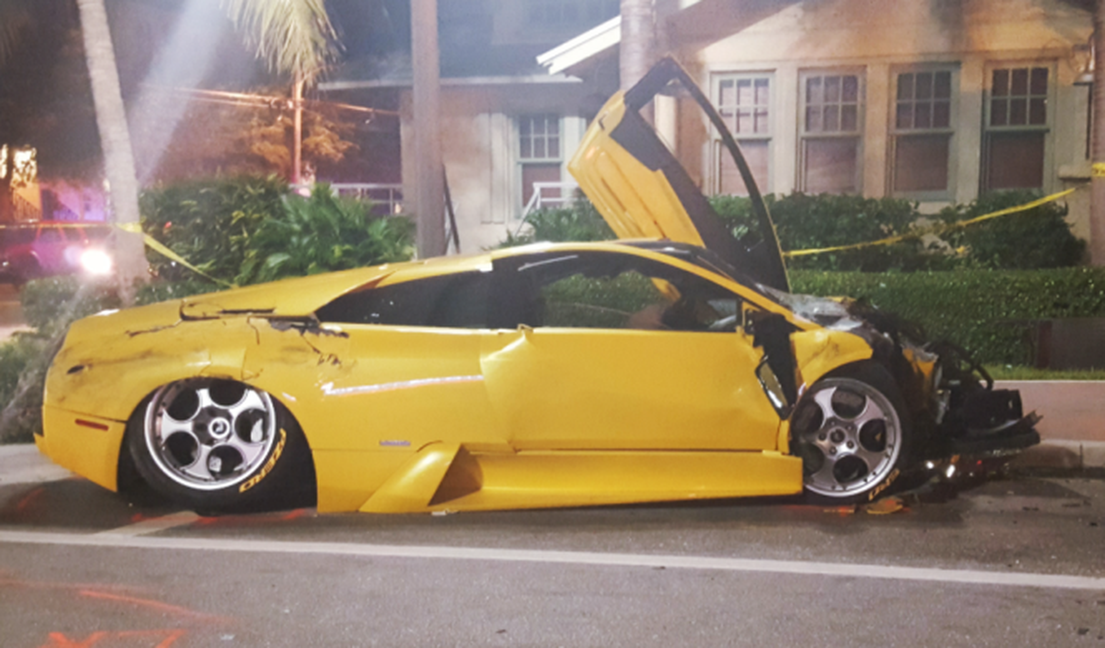 Un accidente involucra a un Lamborghini y un Porsche