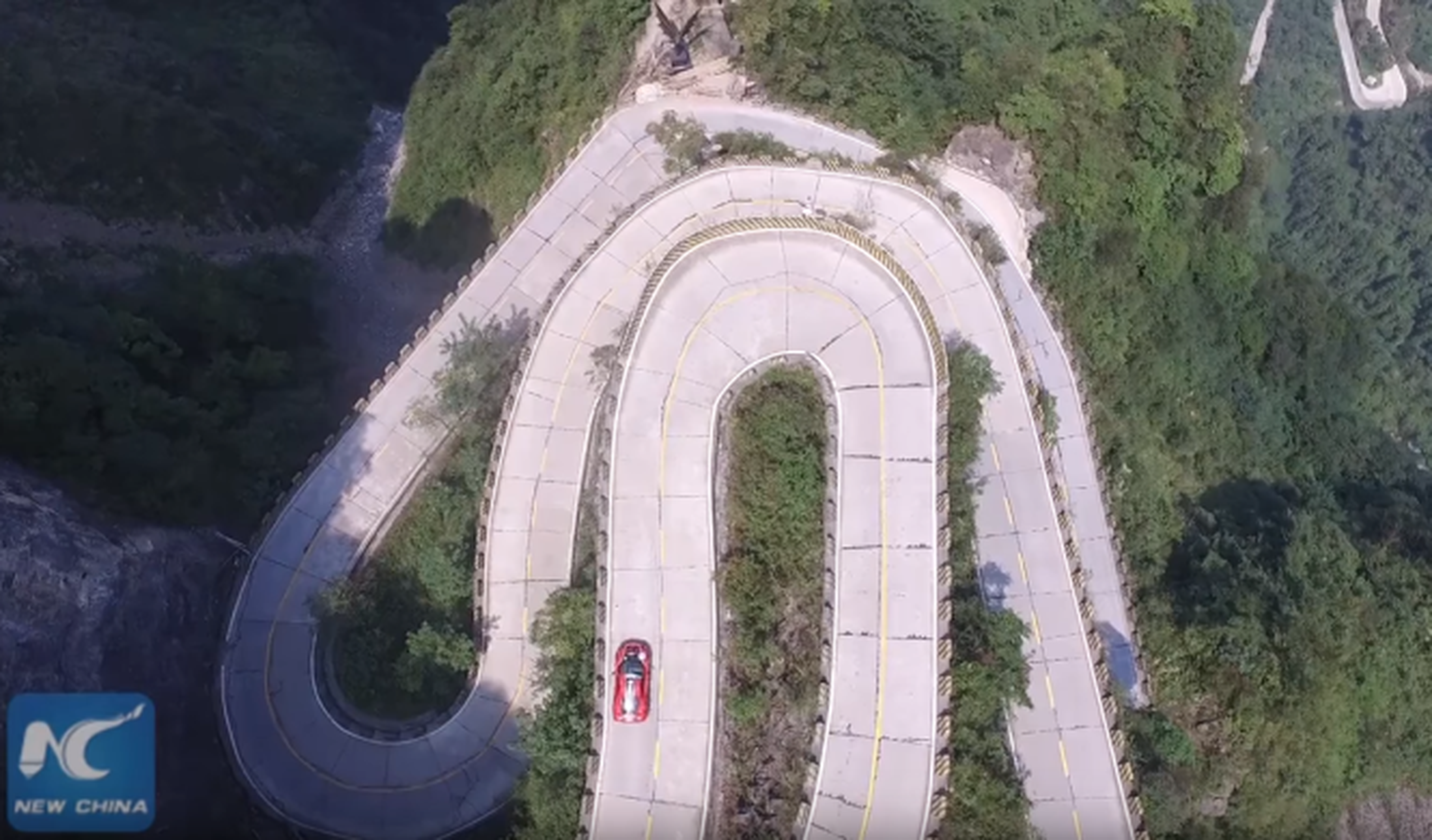 Vídeo: nuevo récord en la carretera de montaña Tongtien