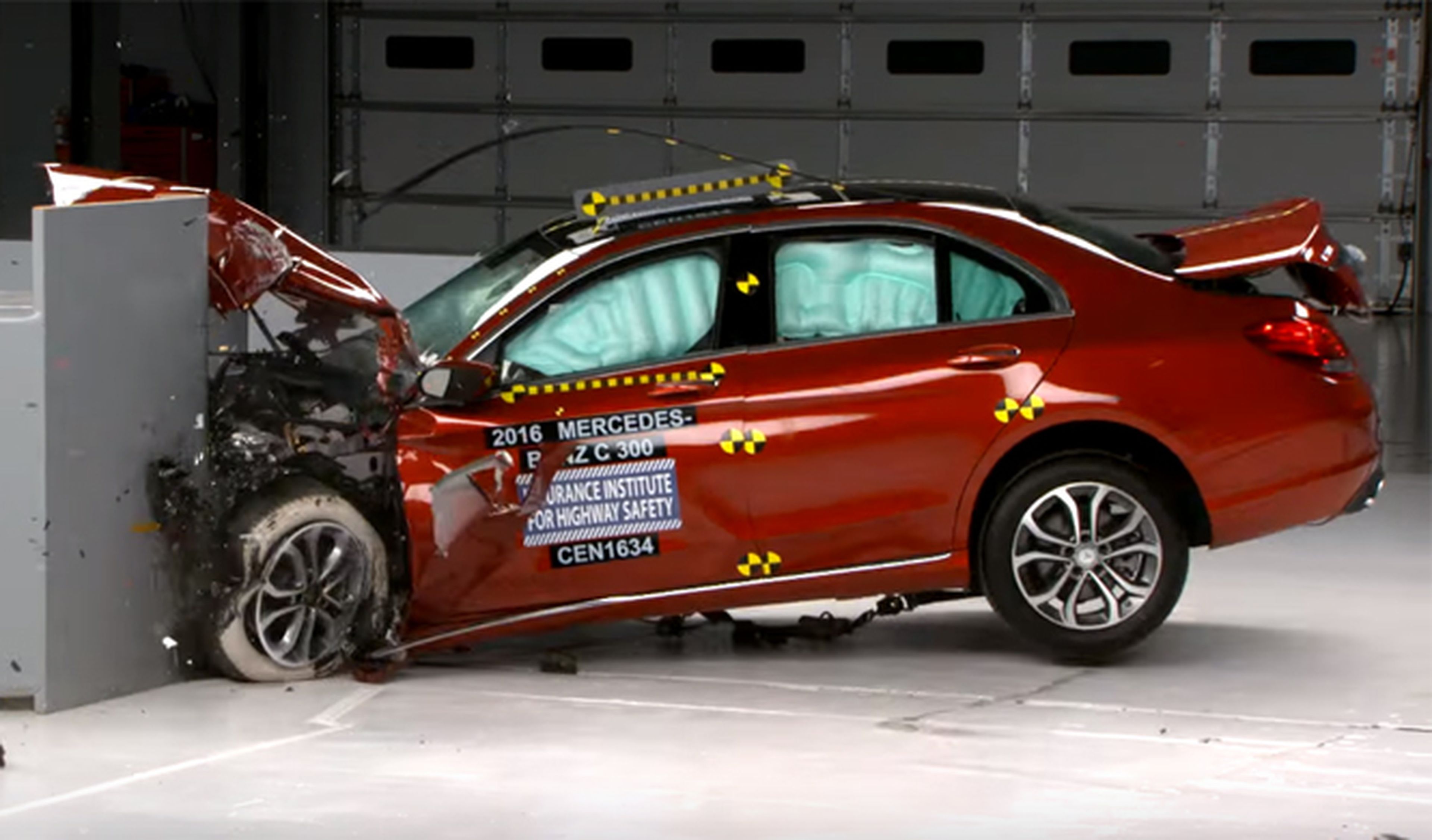 Vídeo: el Mercedes Clase C es uno de los coches más seguros