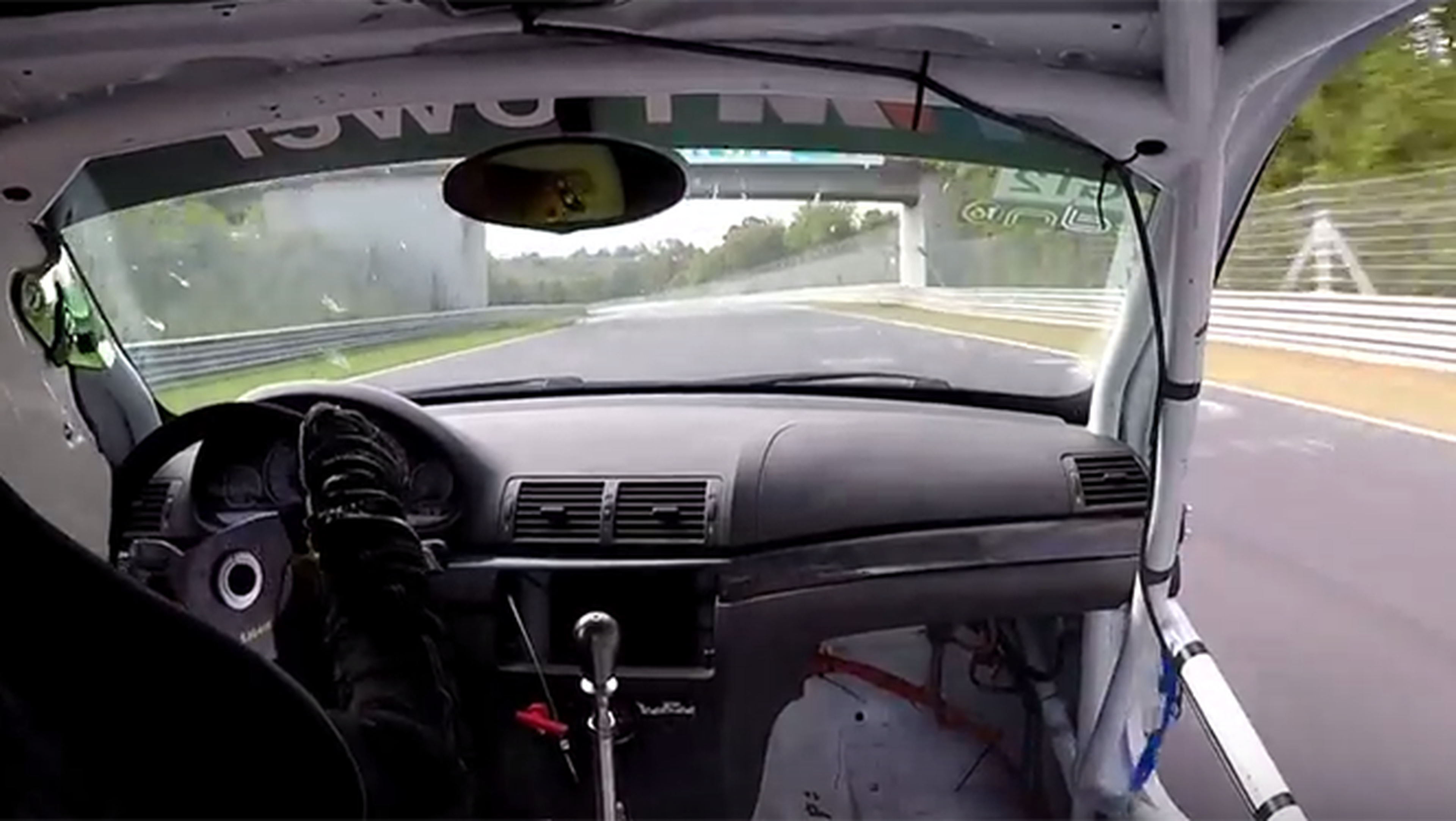Vídeo: pierde la puerta del coche a 280 km/h