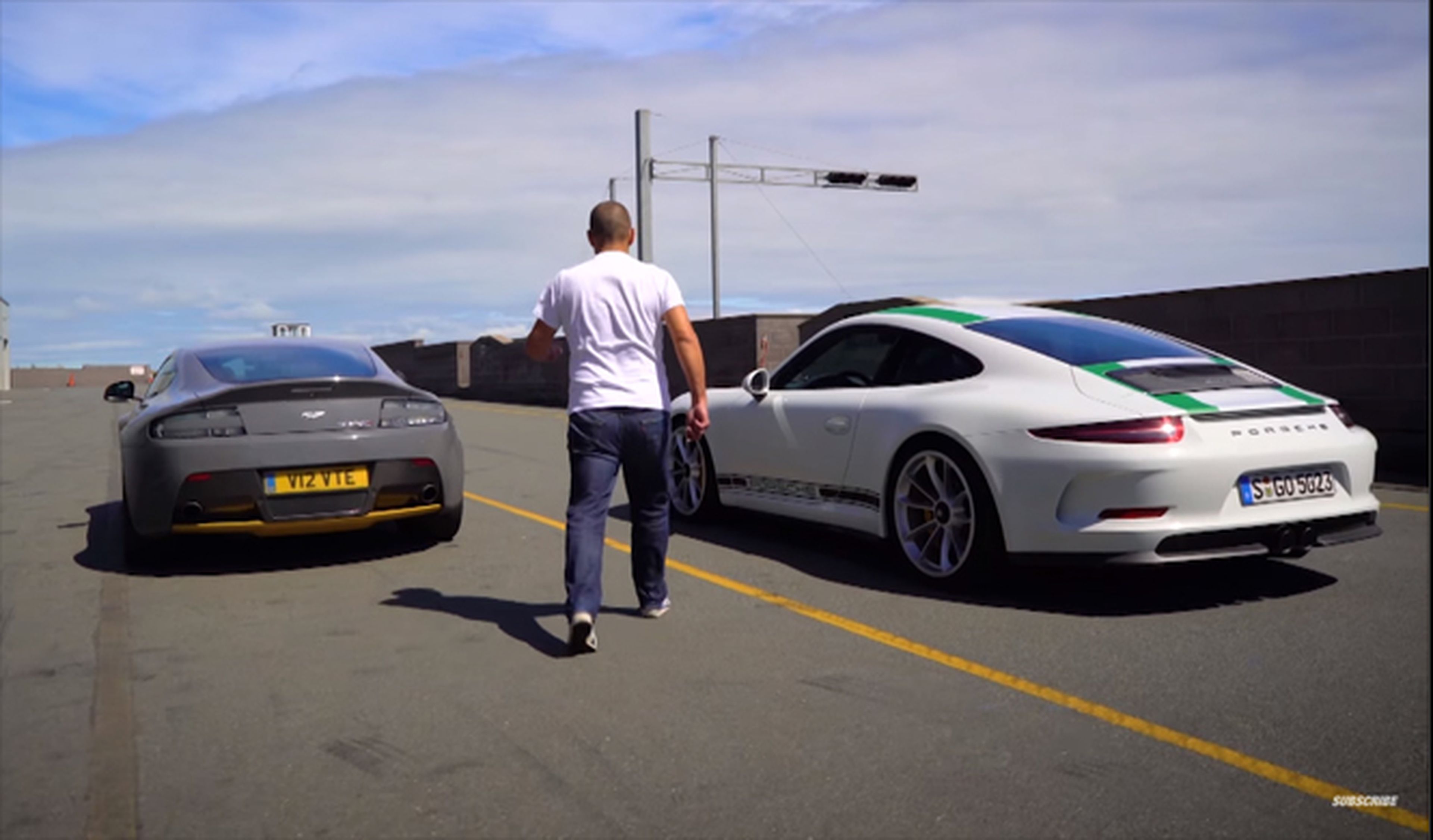 Vídeo: Chris Harris enfrenta al 911 R y al V12 Vantage S