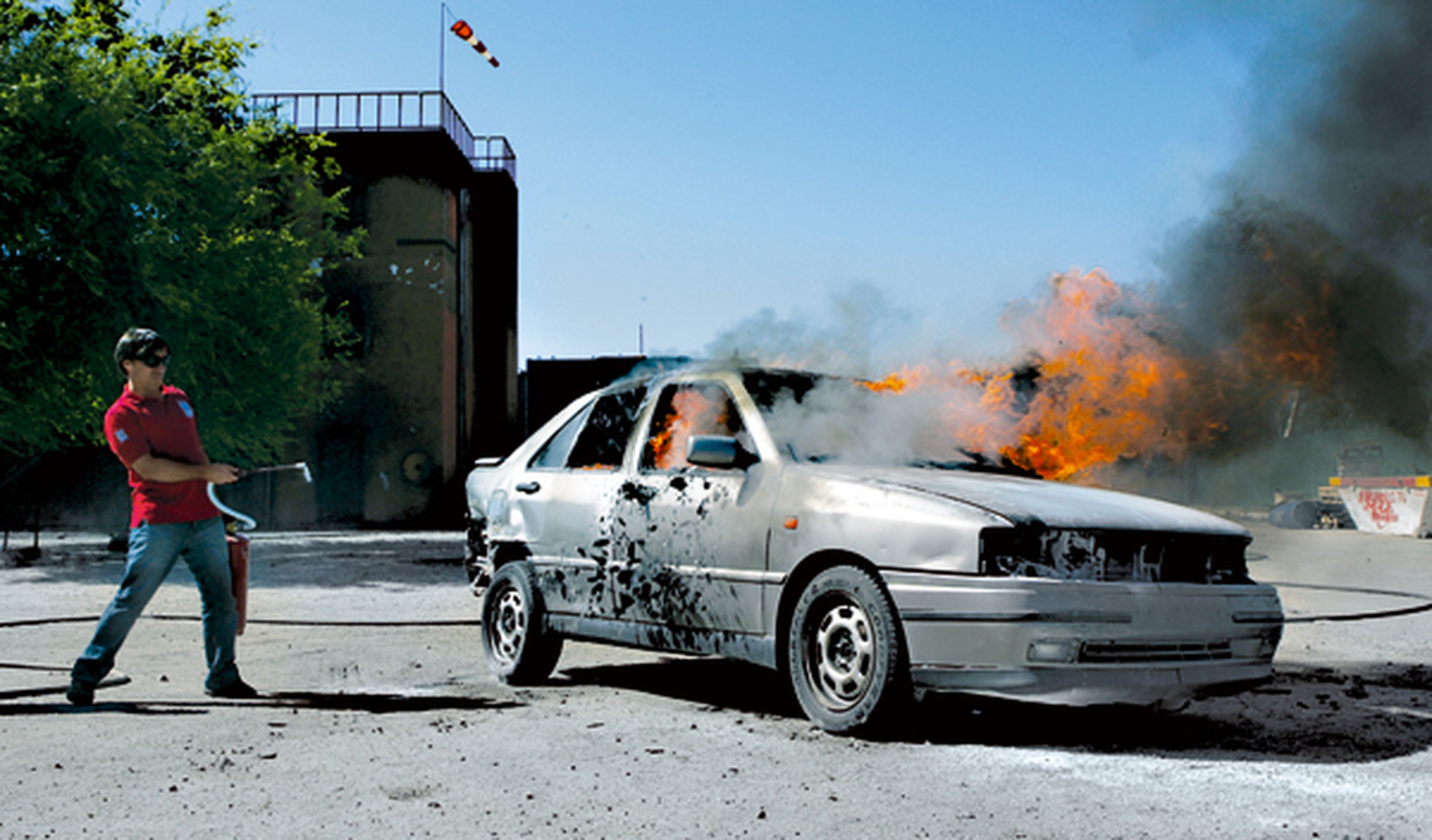 ¿Sabrías actuar ante un incendio en tu coche?