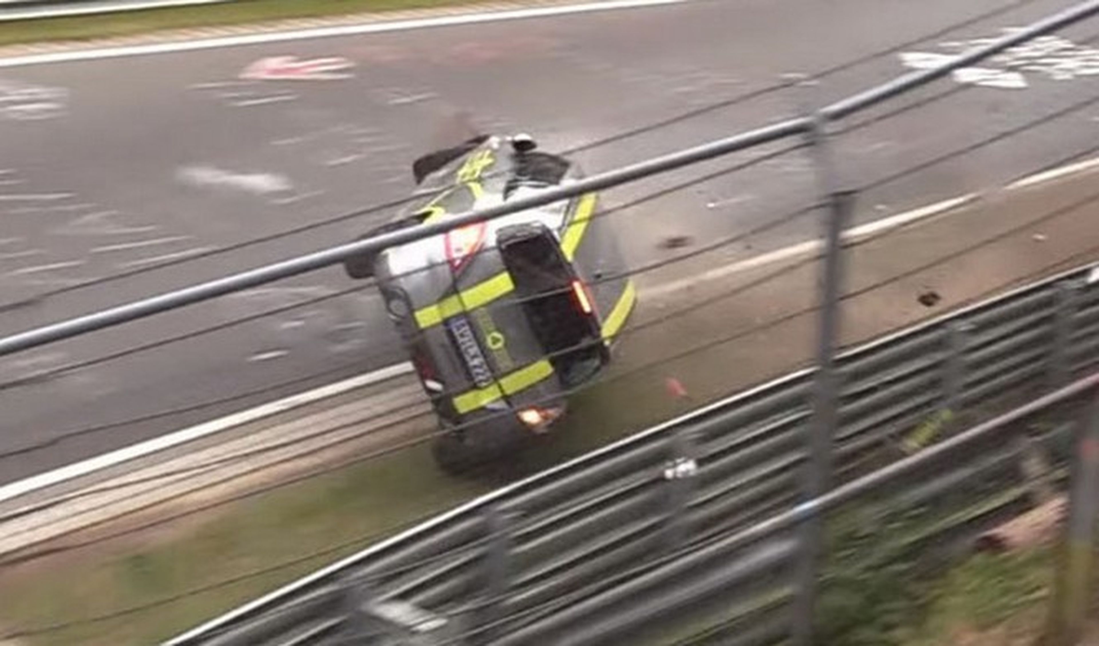Espectacular accidente de un Suzuki Swift en Nürburgring