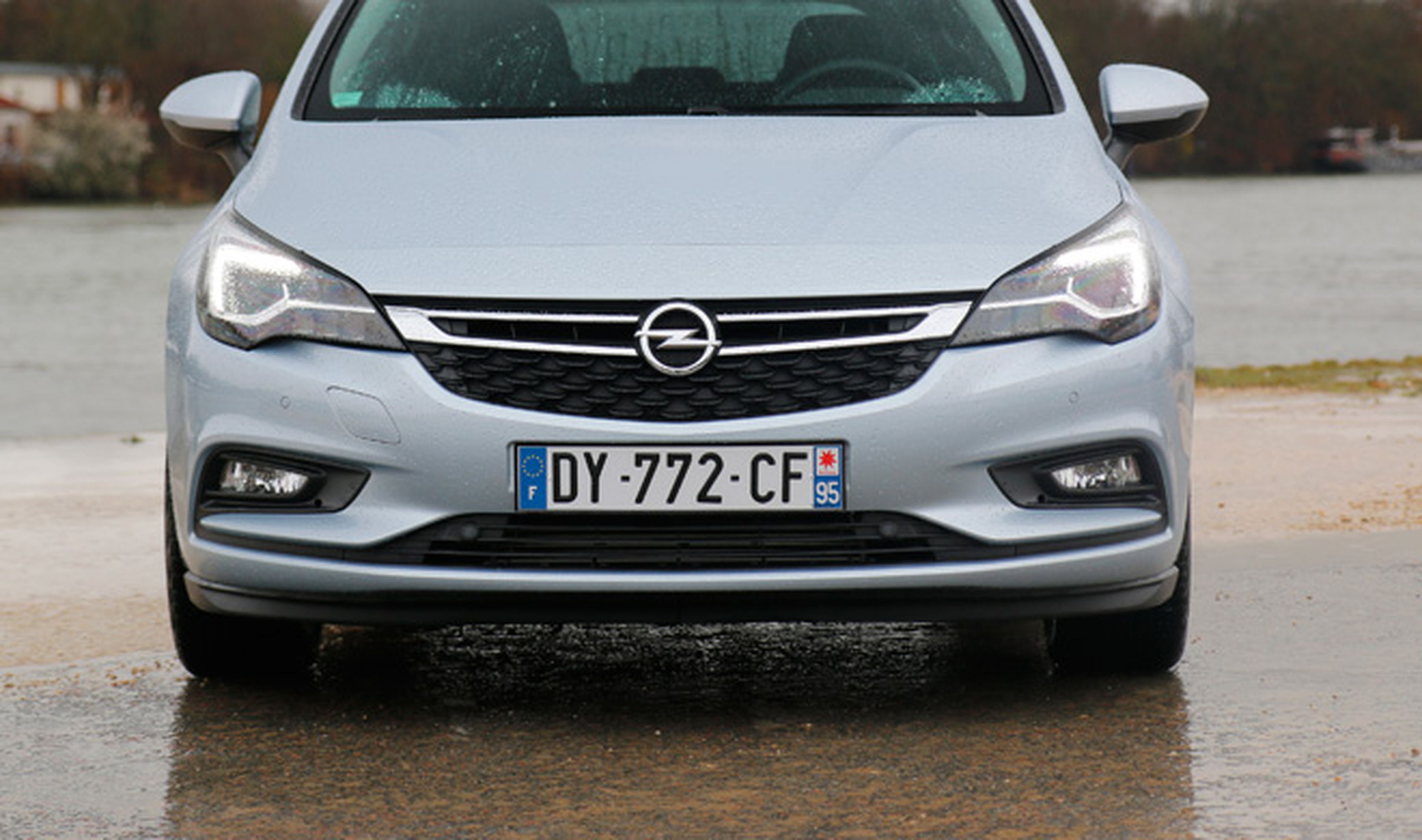 Opel Astra Sedan 2017: ¡cazado!