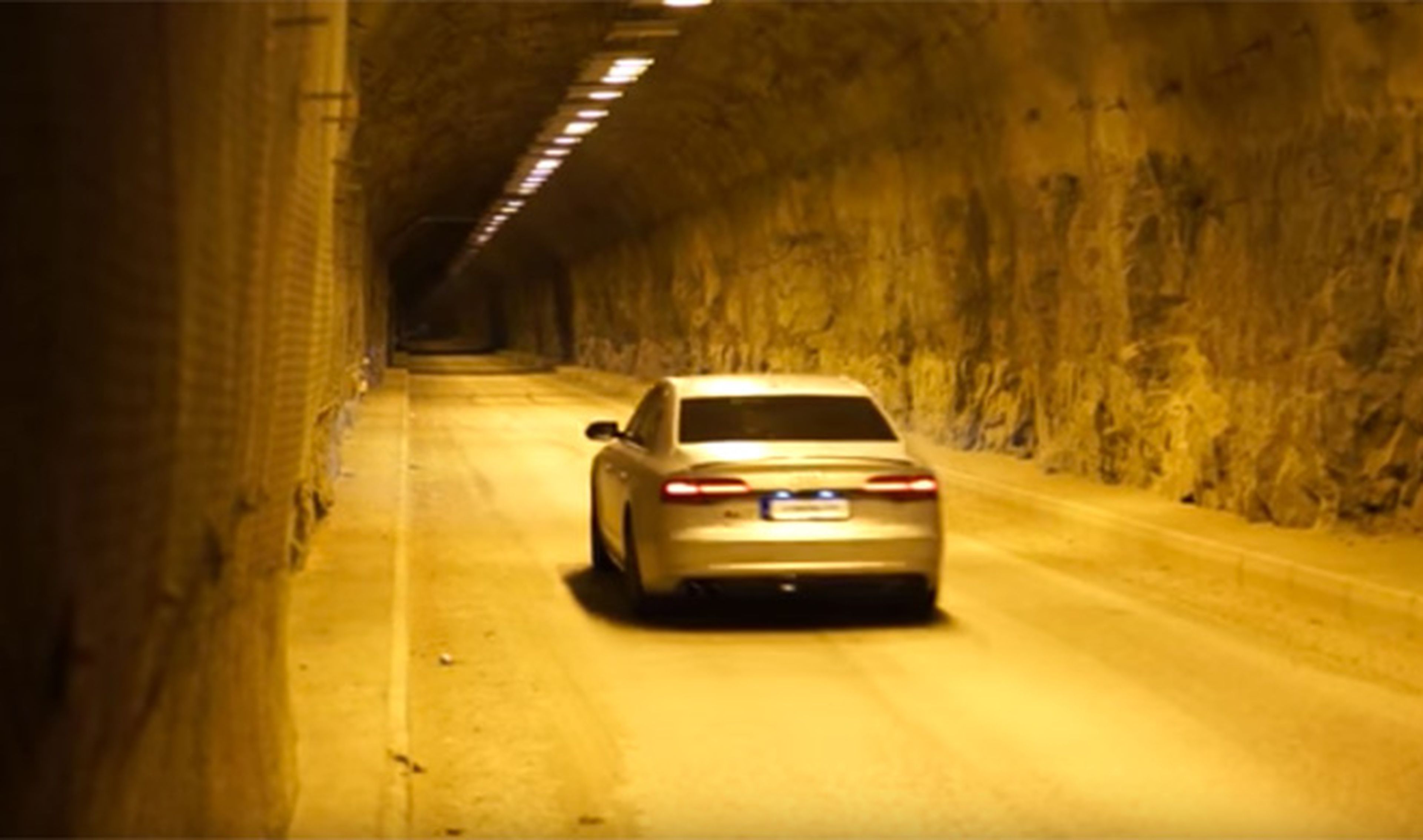 Así suena un Audi S8 Plus a fondo en un túnel