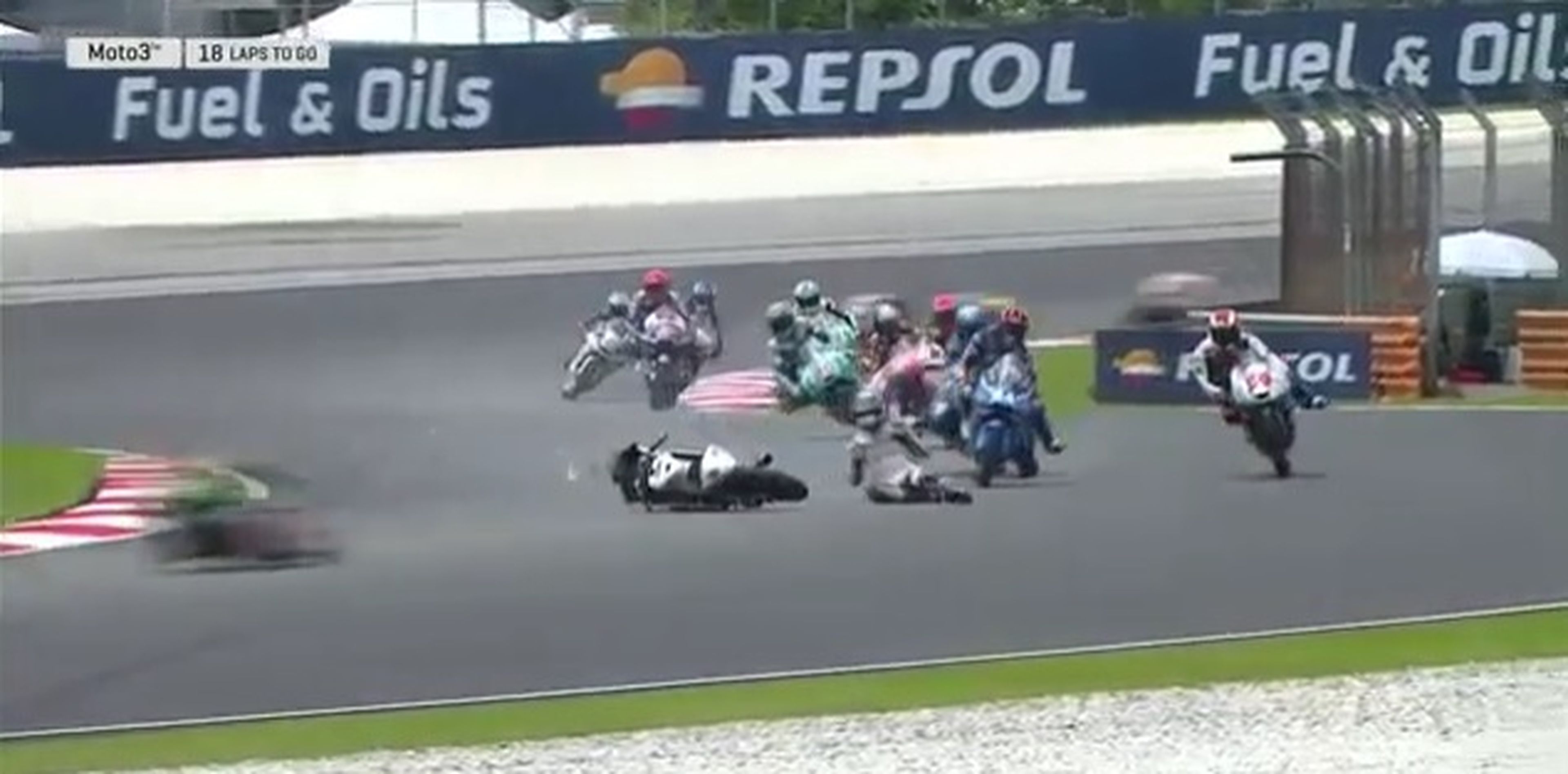 Vídeo: Tremenda caída múltiple en la carrera de Moto3