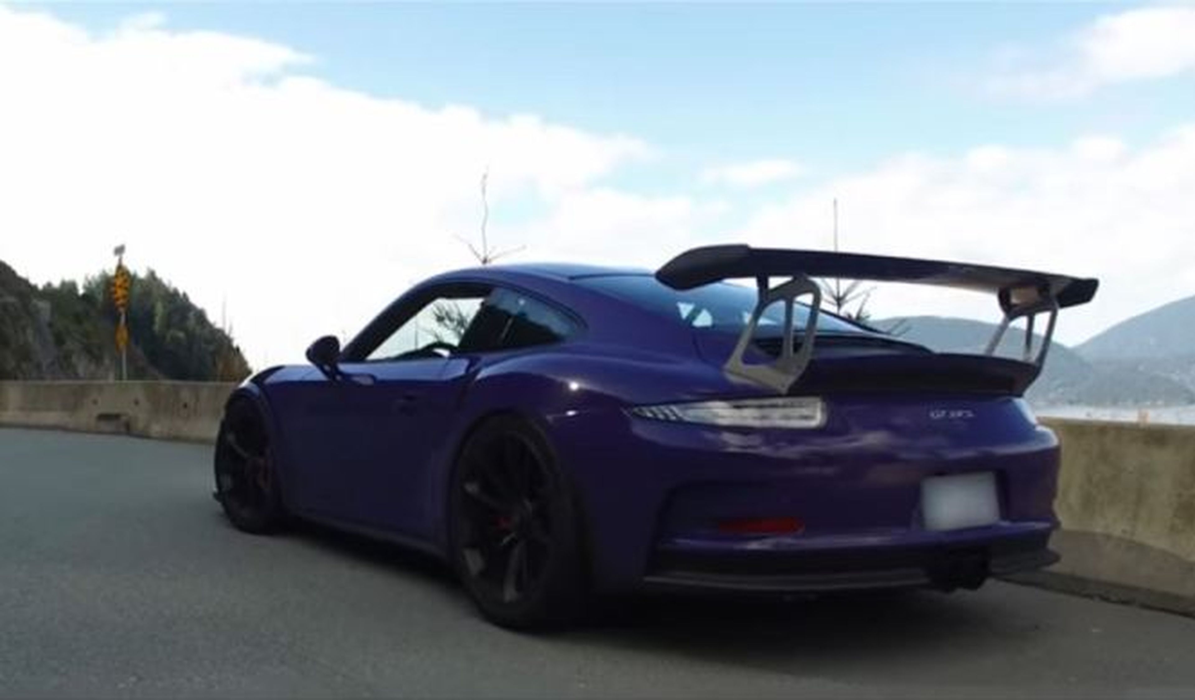 Vídeo: este Porsche 911 GT3 RS Ultraviolet luce genial