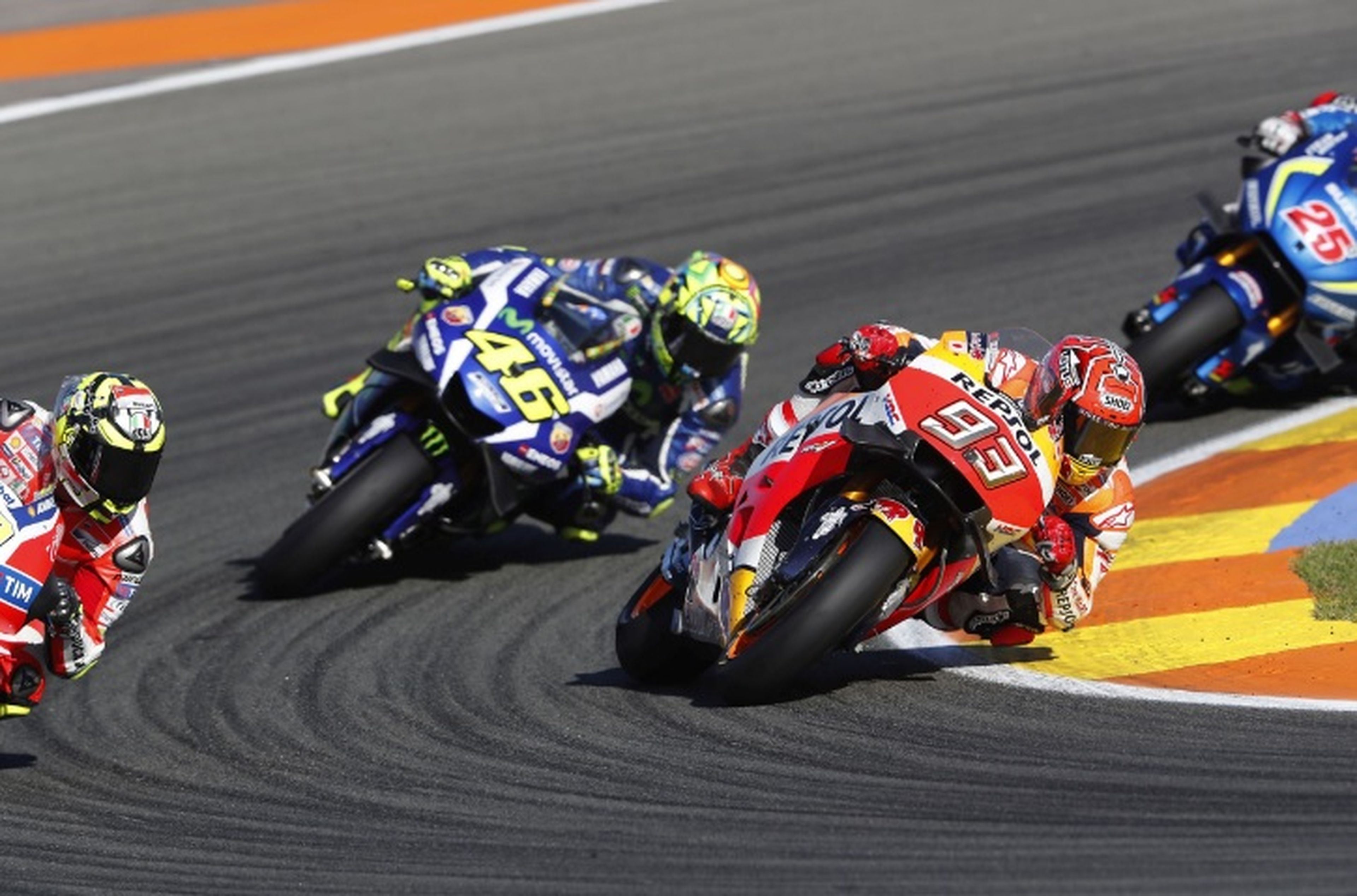 Rossi y Márquez, disgustados con sus motos para el 2017
