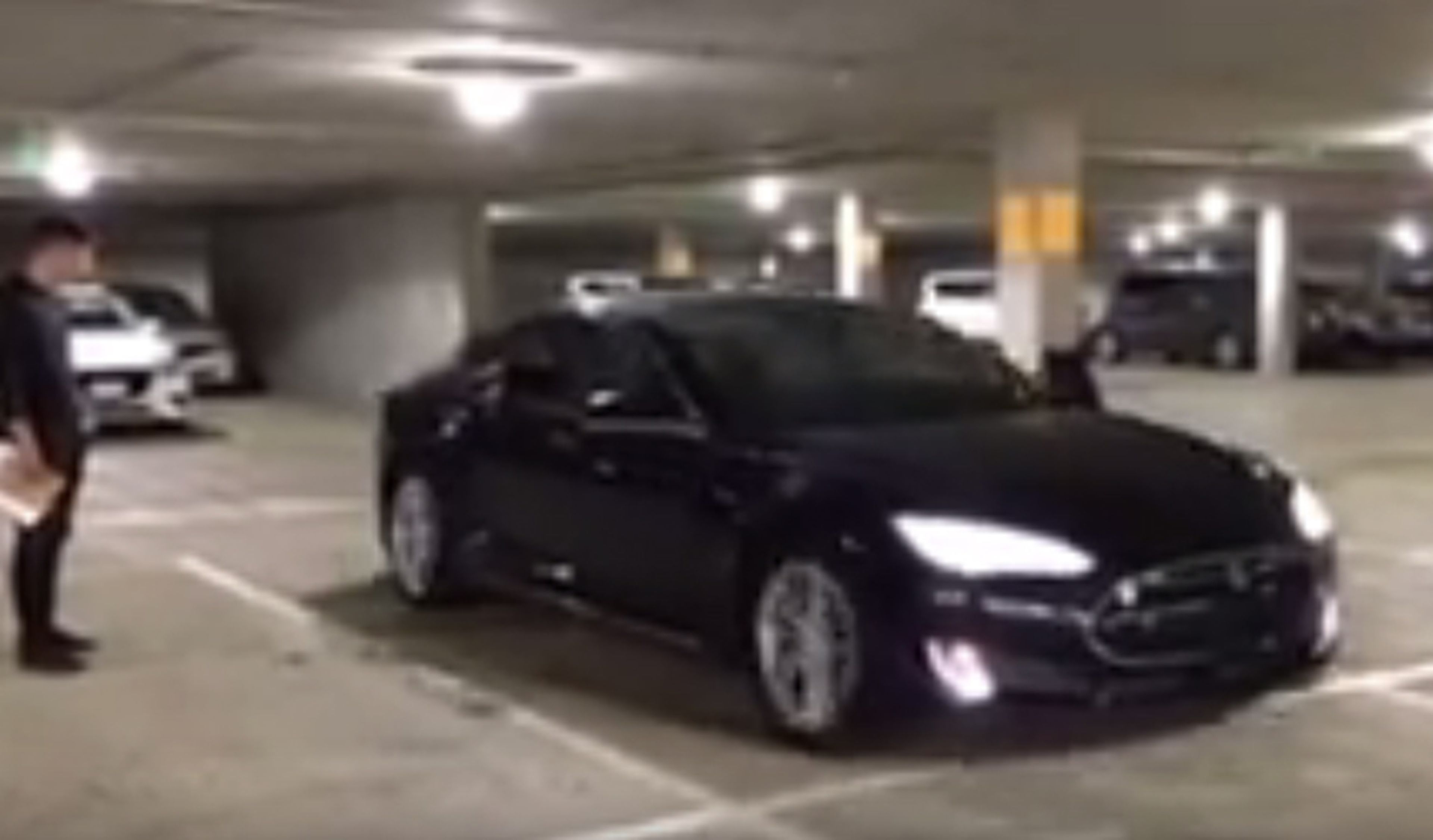 Vídeo: hackers controlan un Tesla Model S con la mente