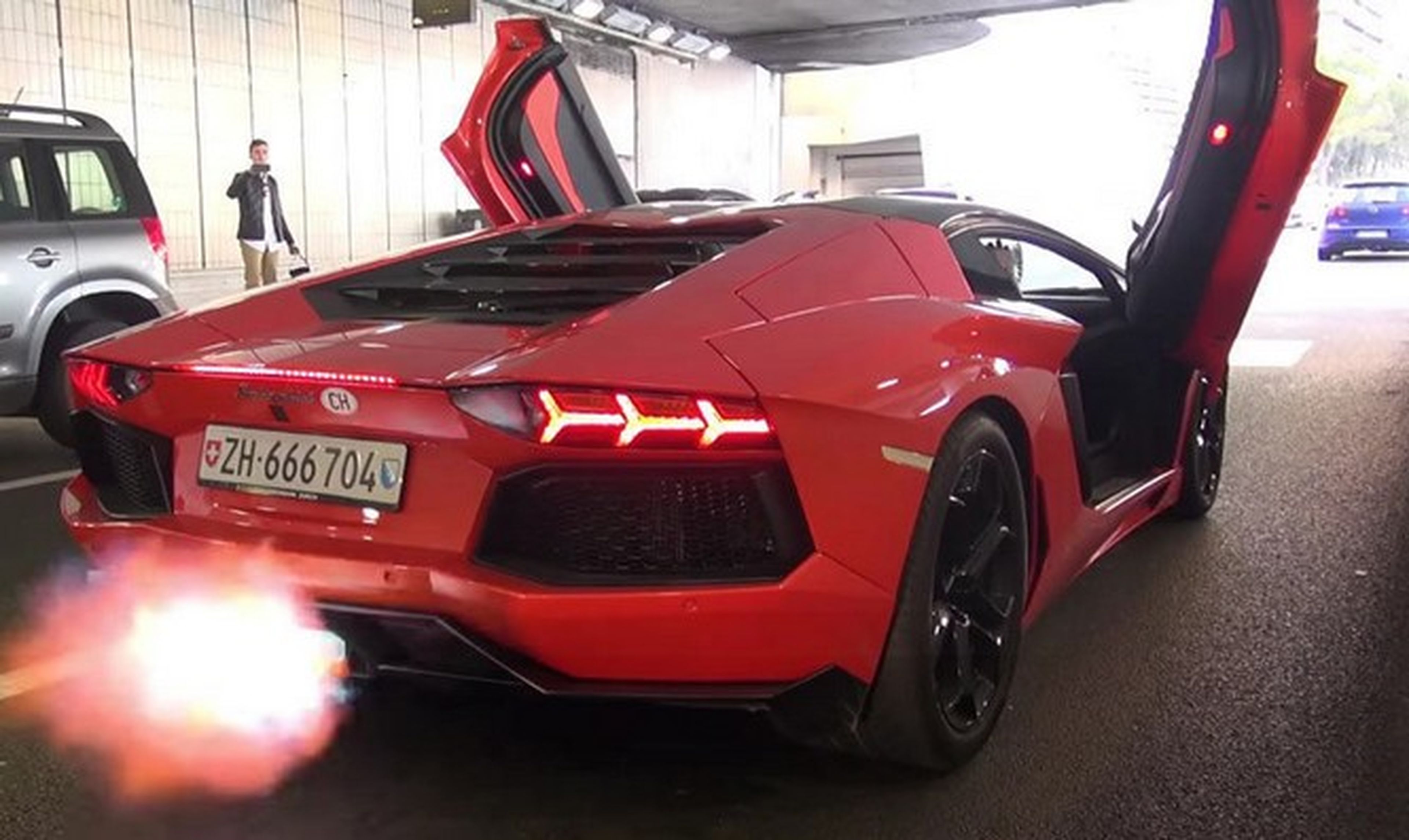 Escucha el rugido de este Lamborghini Aventador en Mónaco