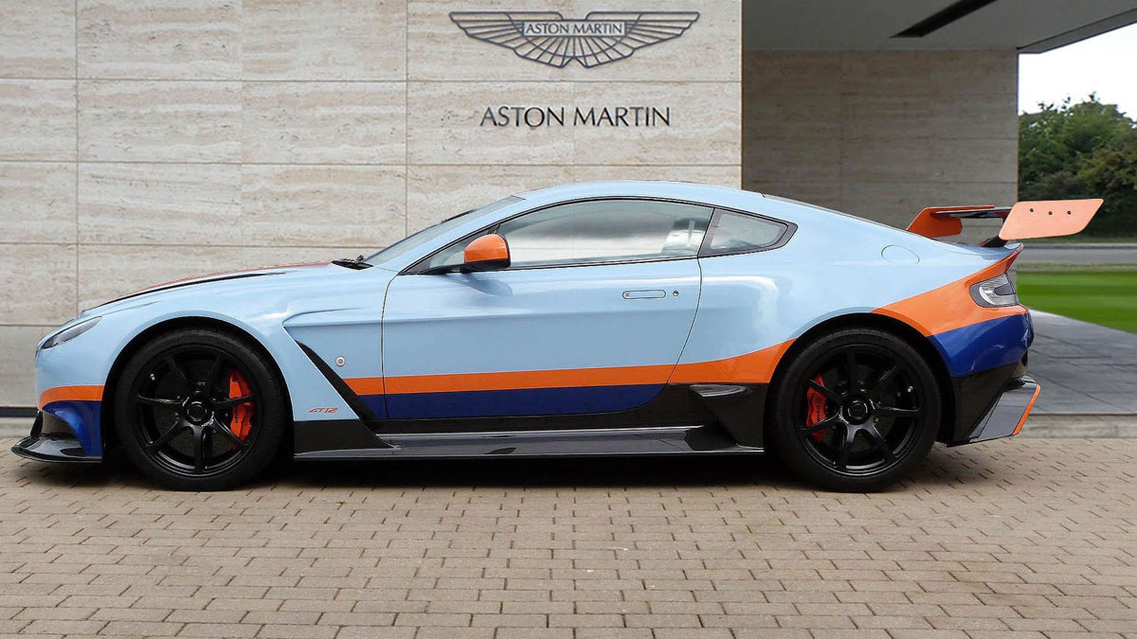 Aston Martin Vantage GT12