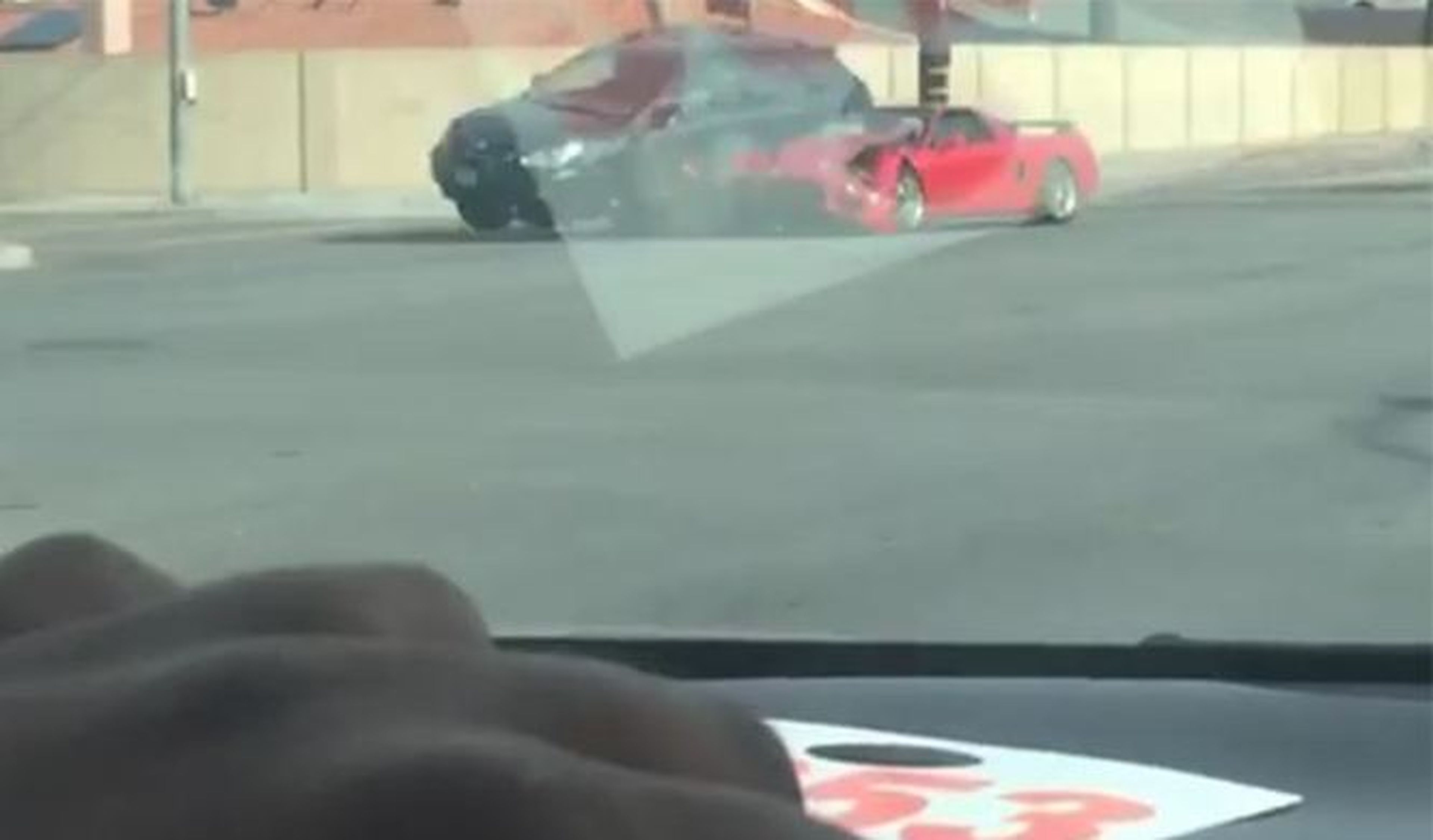 Vídeo: doloroso accidente entre un SUV y un Acura NSX