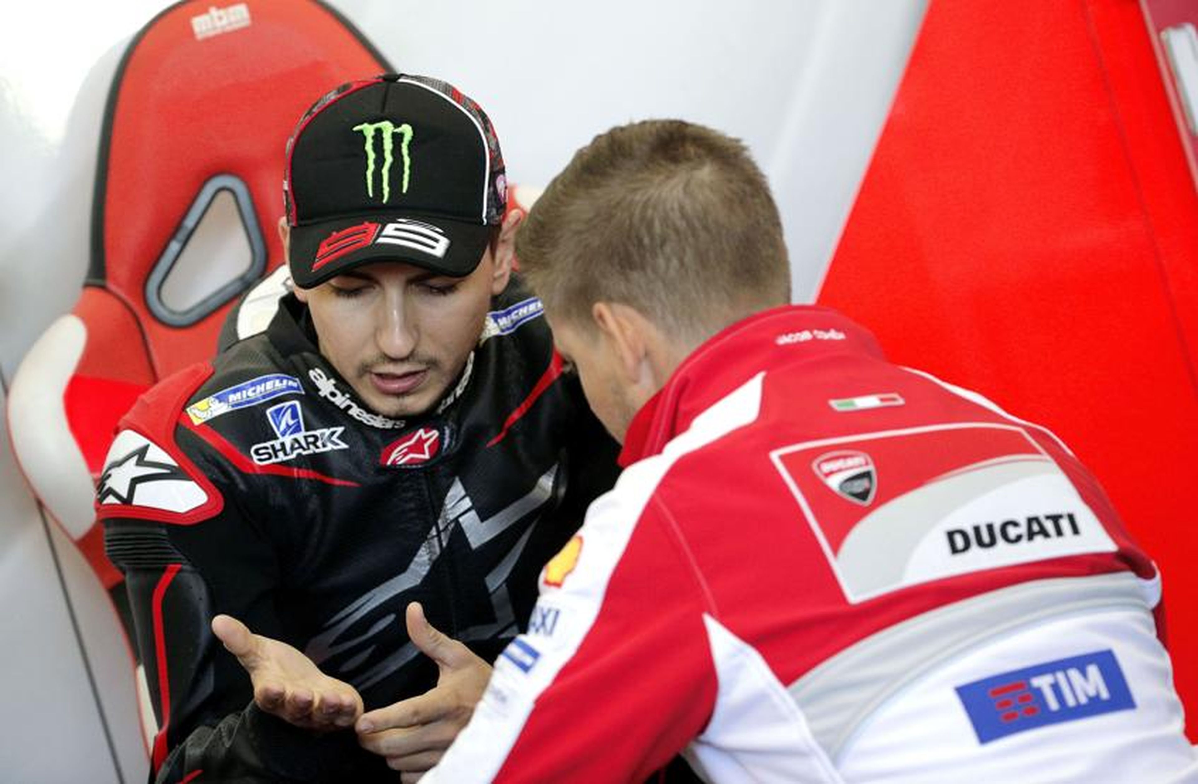 Lucchinelli: "Jorge Lorenzo ganará en Qatar con la Ducati"