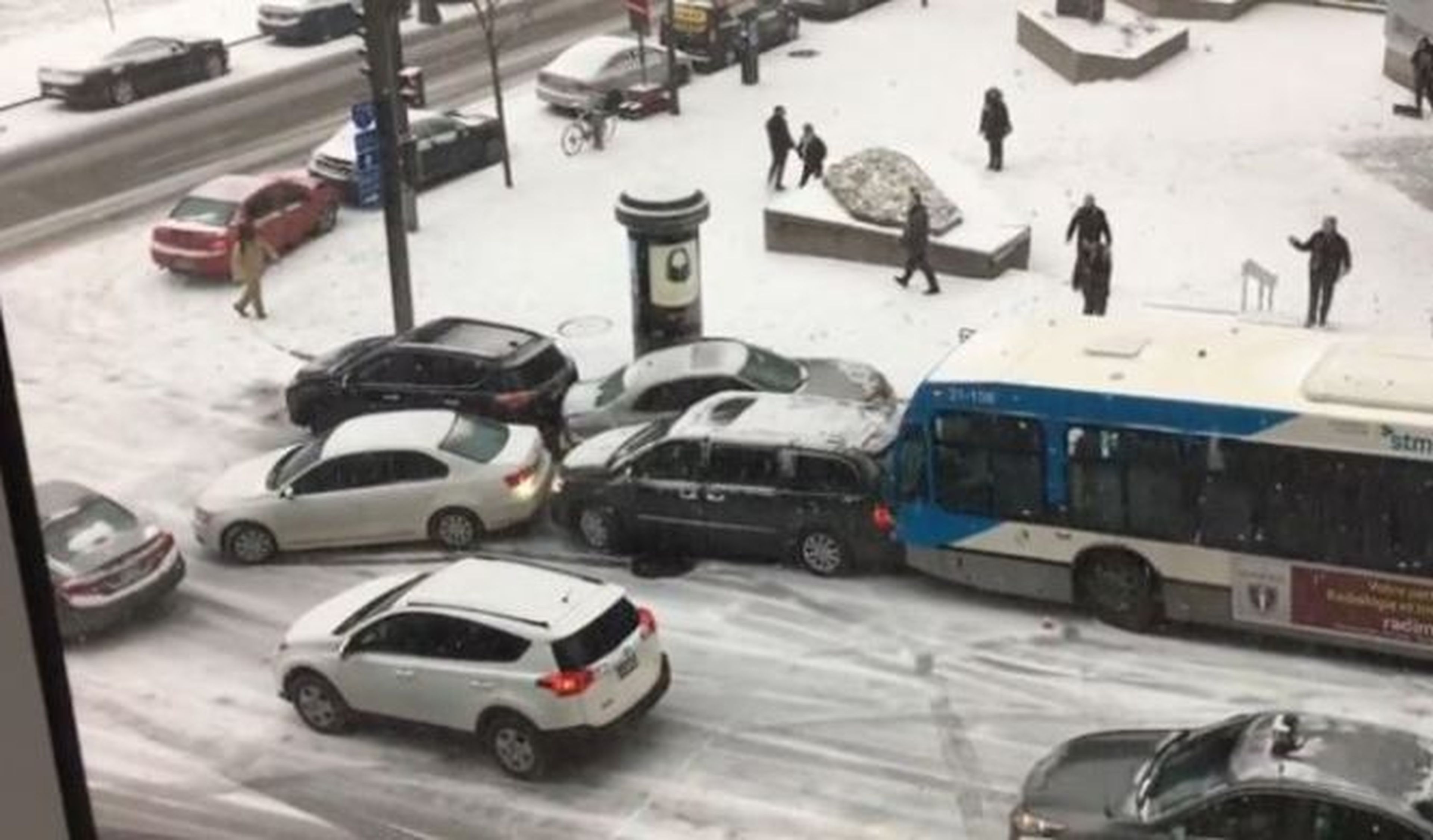 Vídeo: choque en cadena en una calle nevada