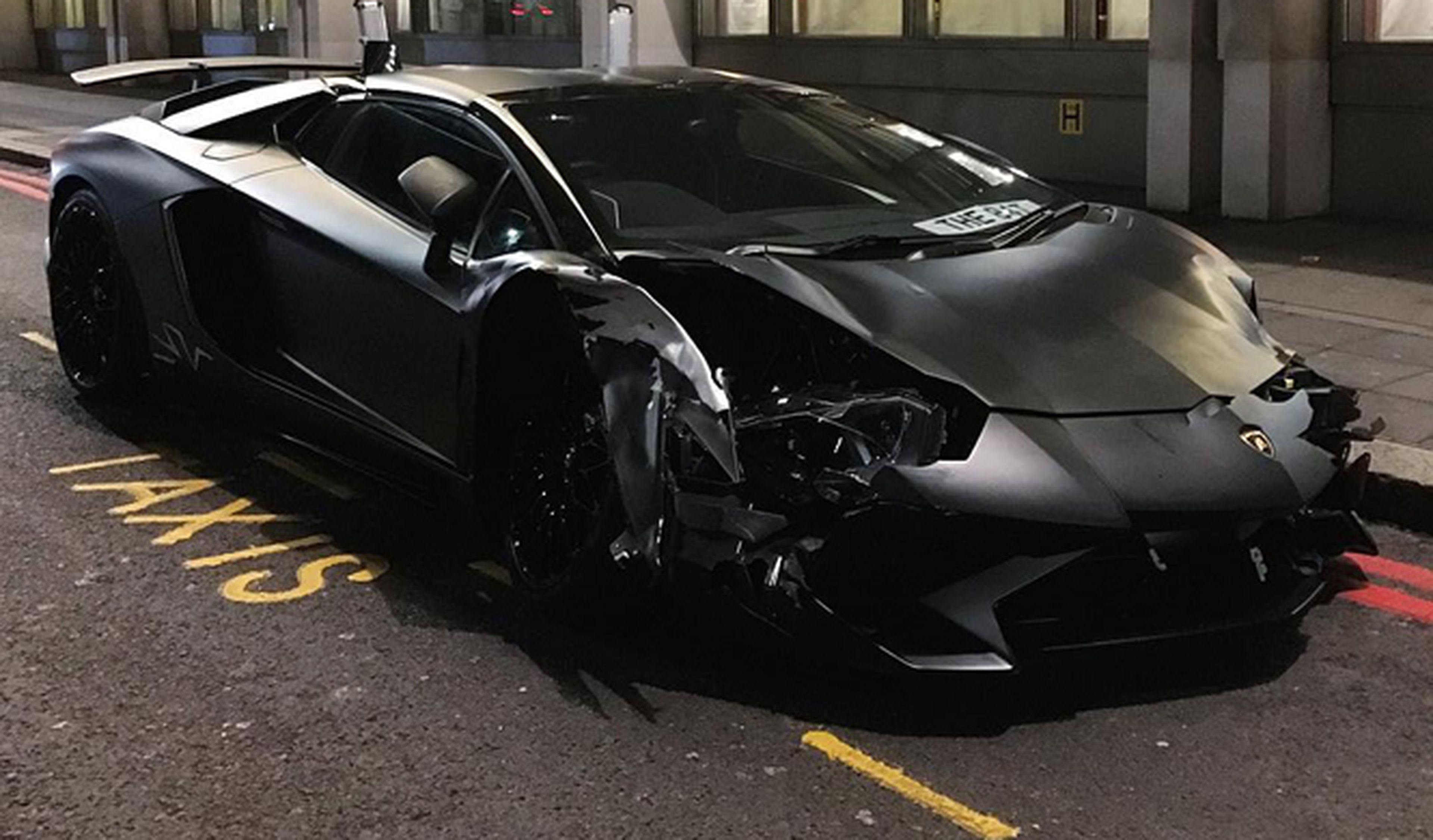 Otro Lamborghini Aventador estrellado en Londres