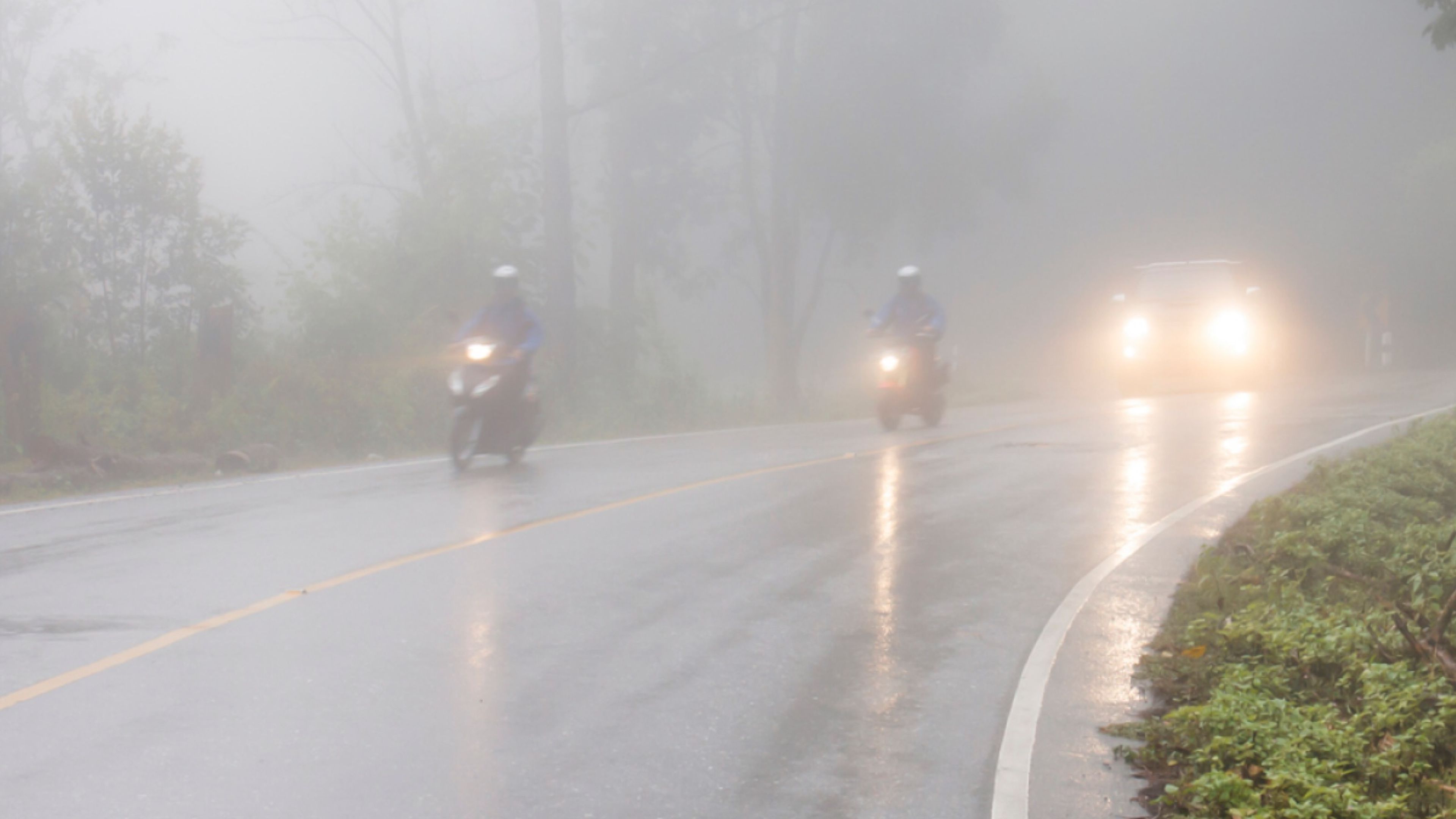Conducción-niebla-moto-scooters