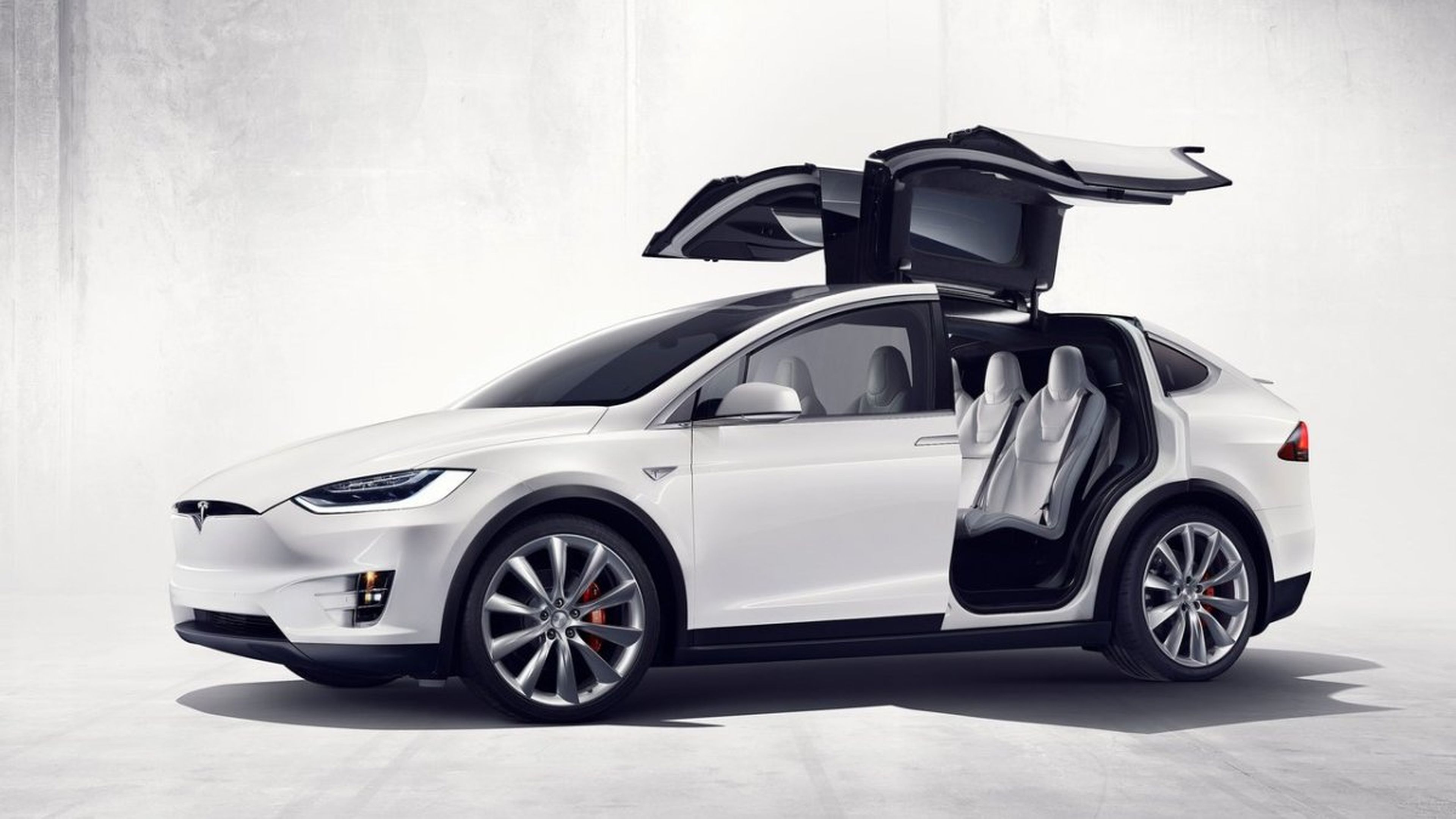 Cinco virtudes y un defecto del Tesla Model X