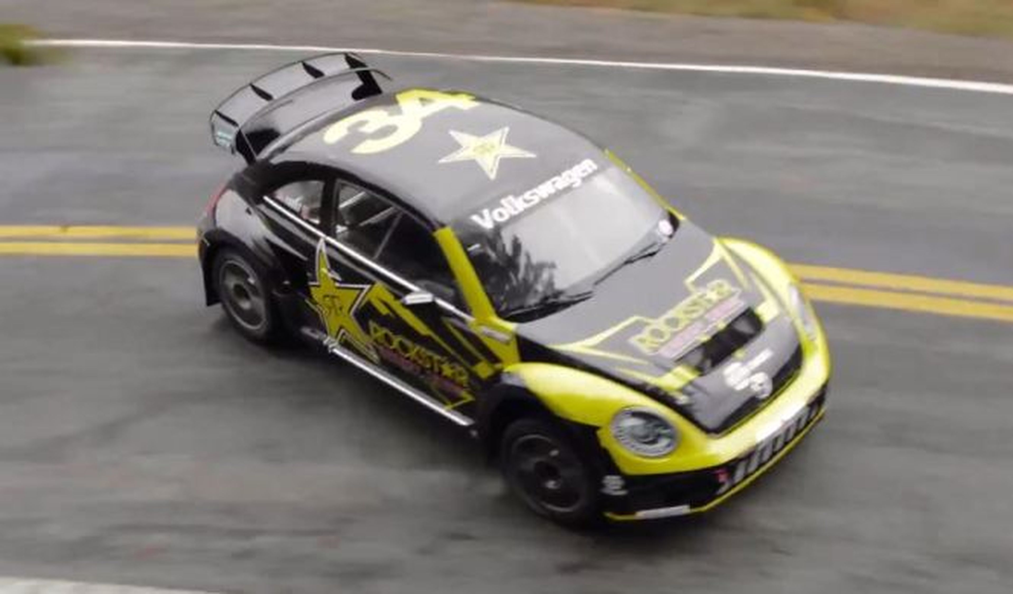 Vídeo: Tanner Foust hace drift con casi cualquier cosa