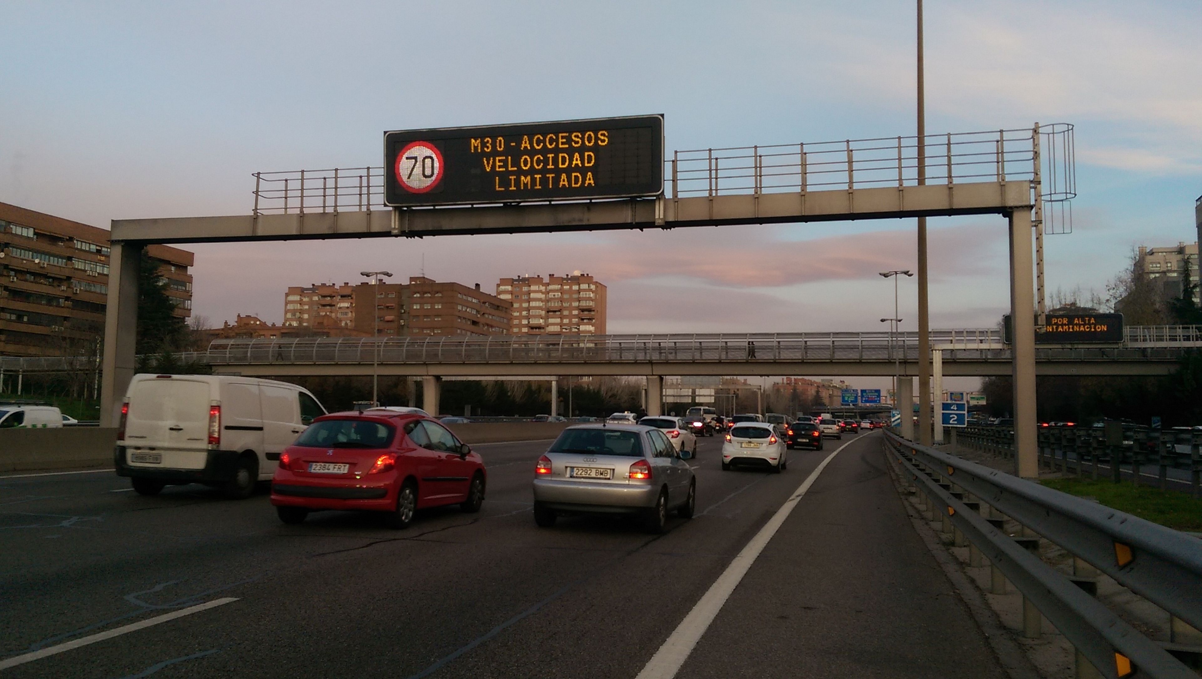 Activado el protocolo de contaminación en Madrid: a 70 km/h