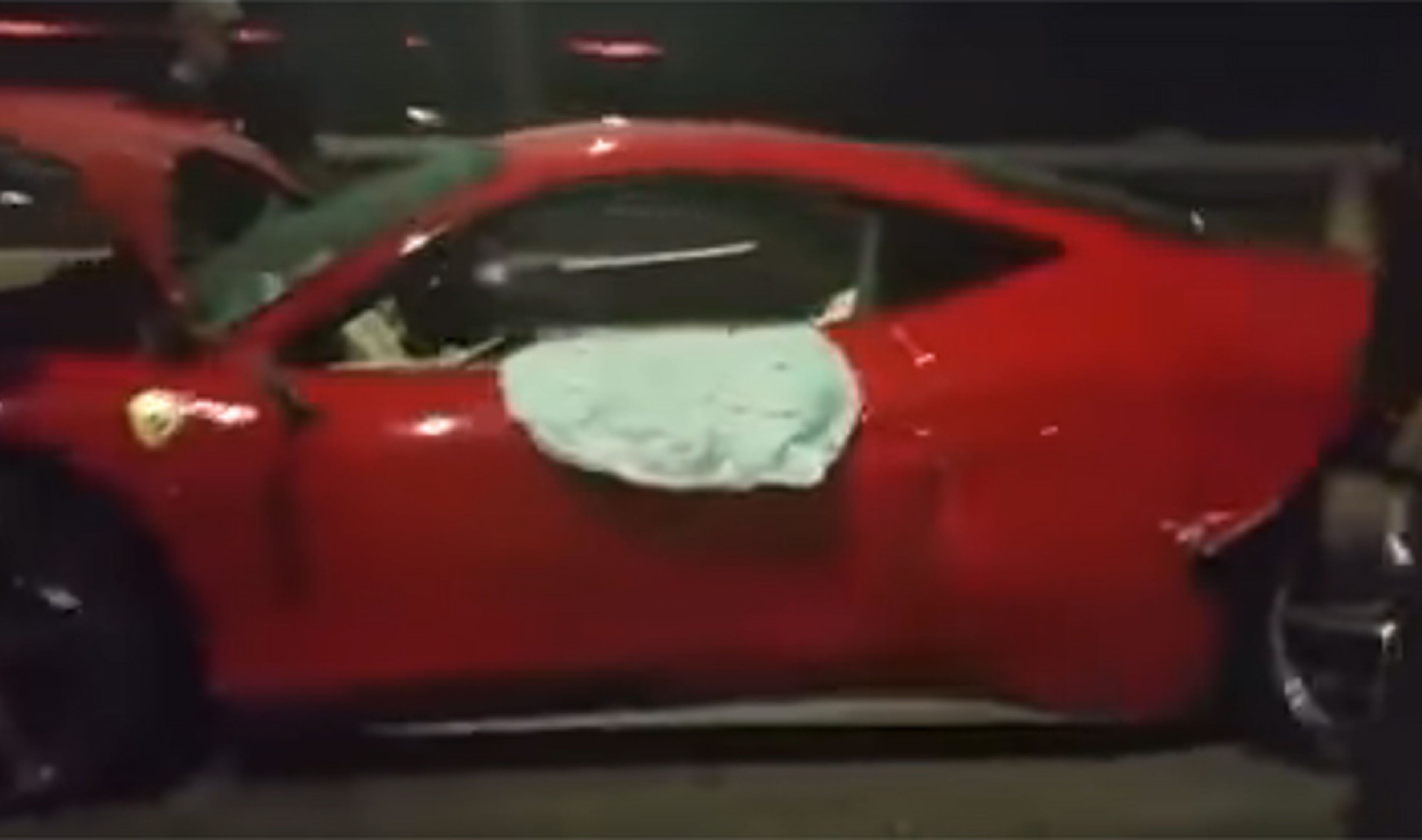 Un Ferrari 458 acaba destrozado en Malasia