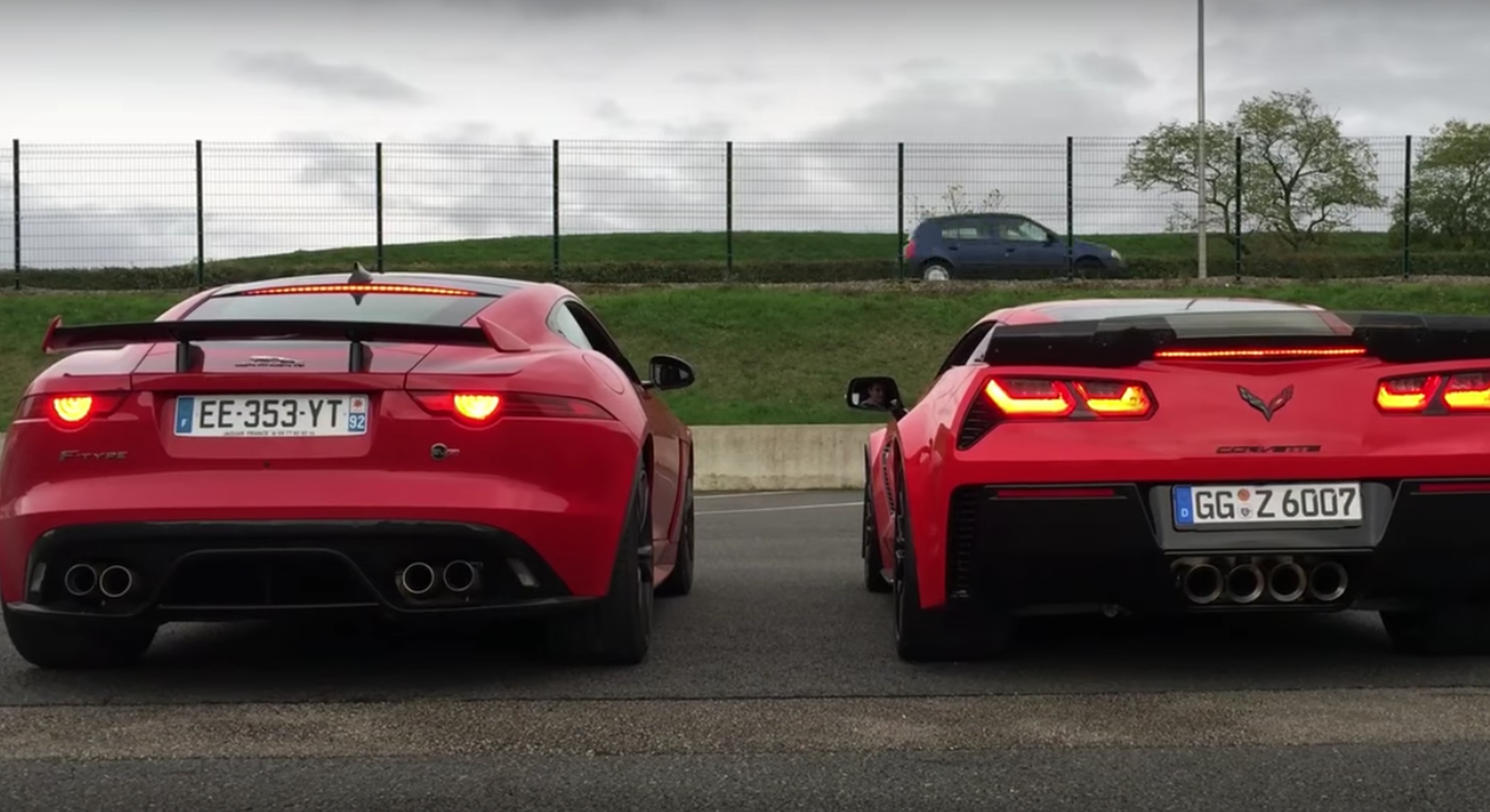 Duelo de voces: Jaguar F-Type SVR vs Corvette Z06