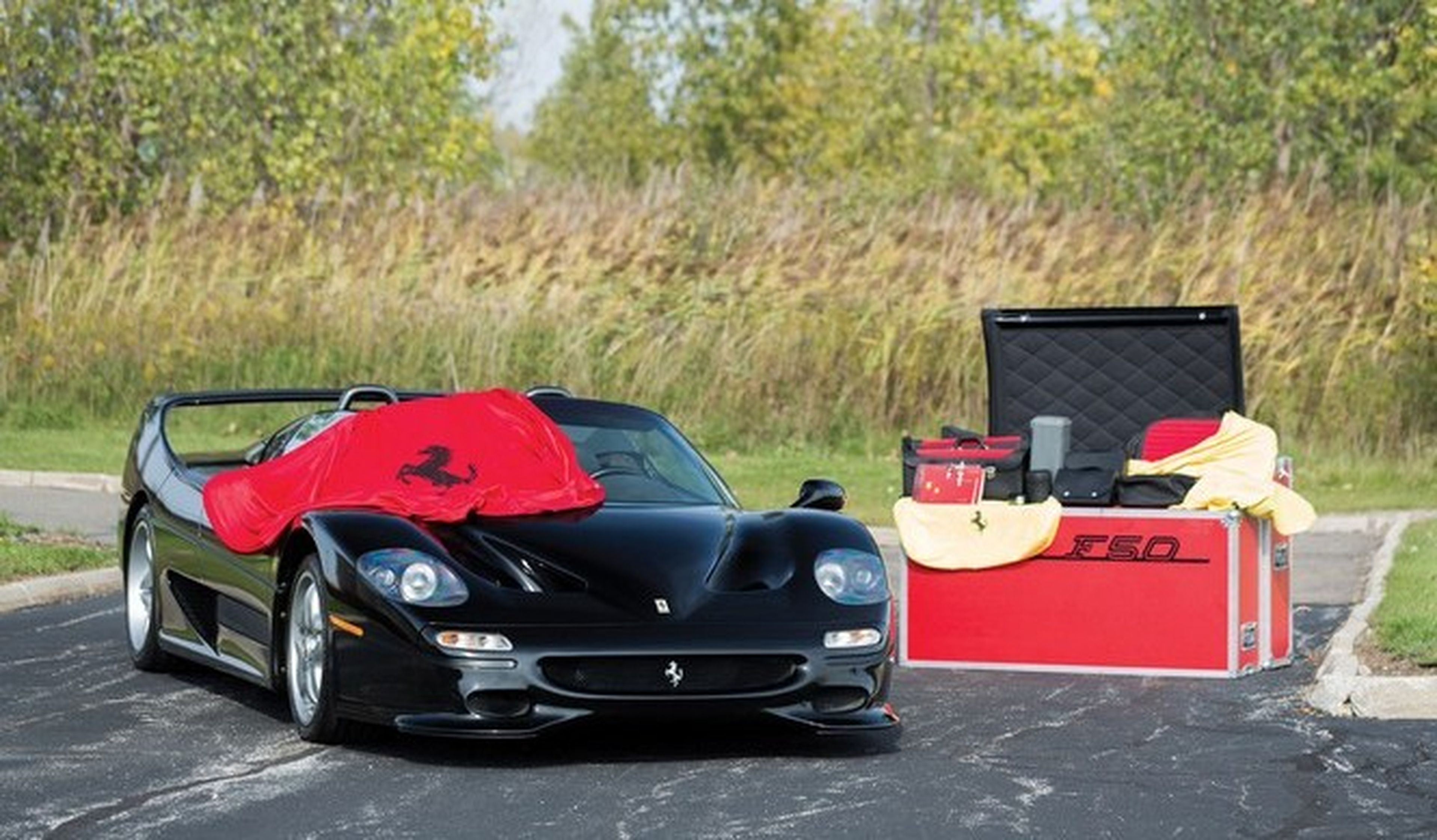 Ante vosotros uno de los pocos Ferrari F50 en color negro