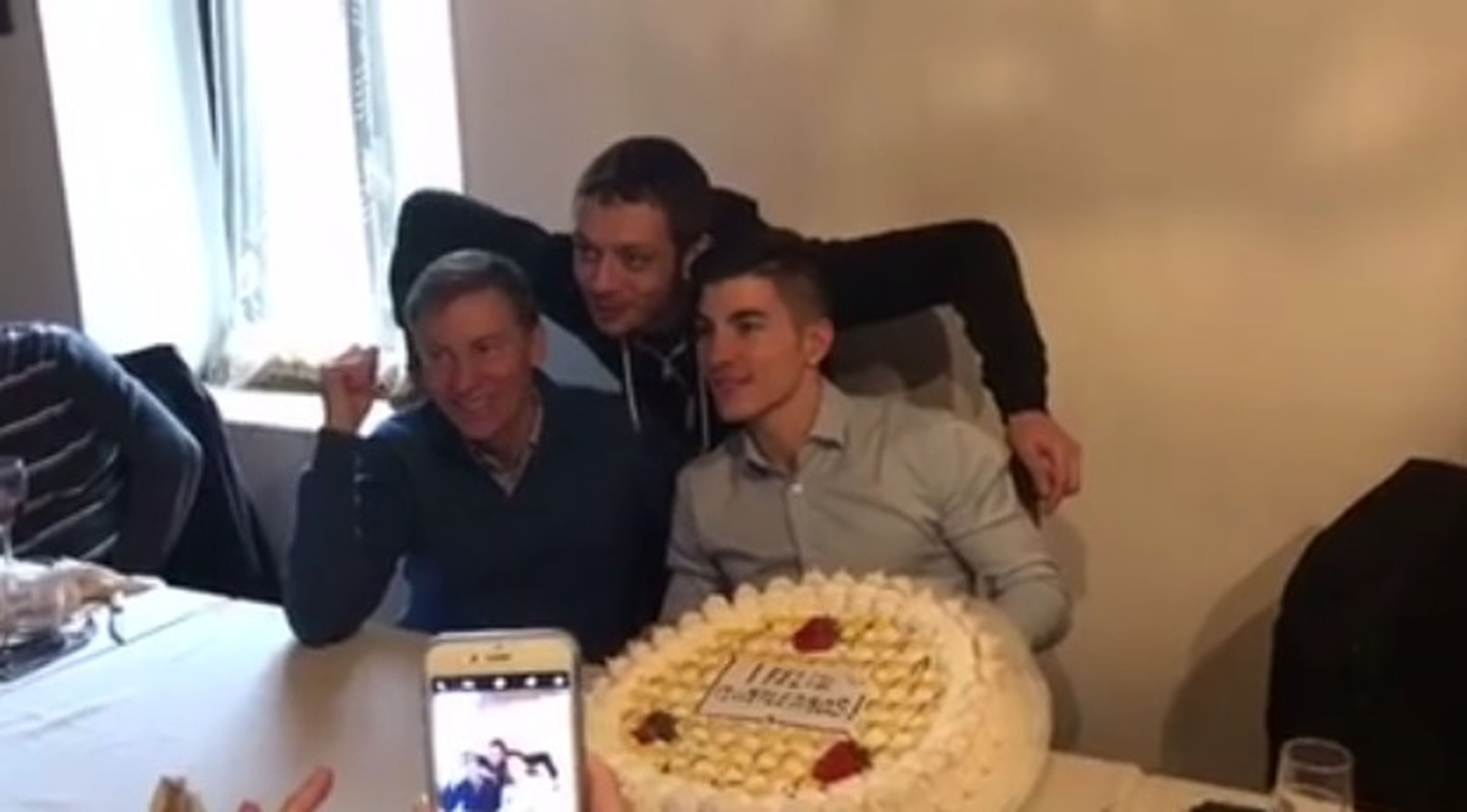 Maverick Viñales celebra su cumpleaños con Valentino Rossi