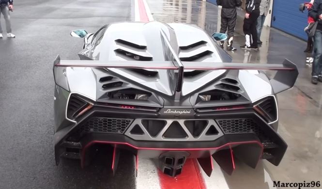 Vídeo: un Lamborghini Veneno en el circuito de Vallelunga -
