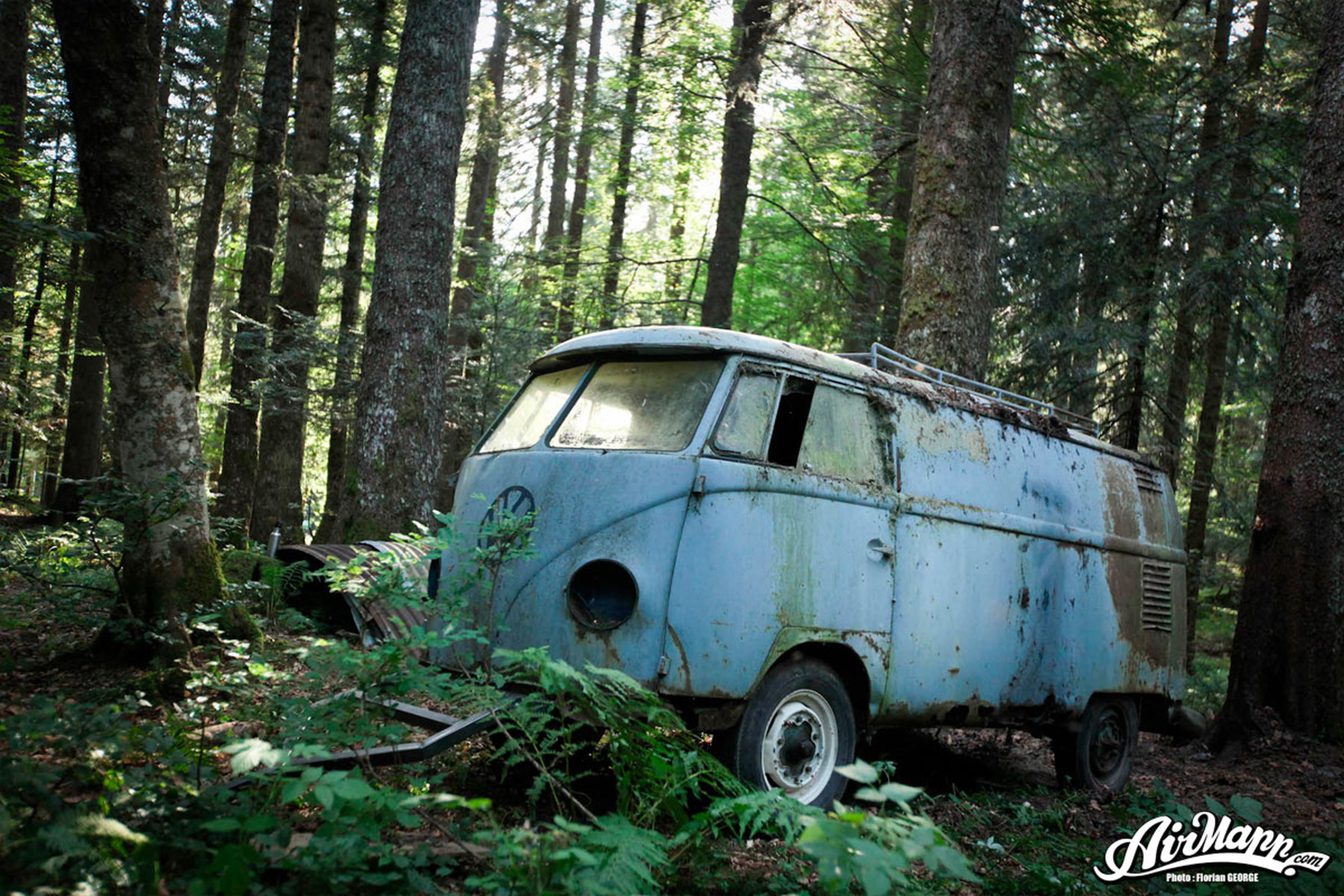 En vídeo: resucitan una VW T2 tras 40 años abandonada
