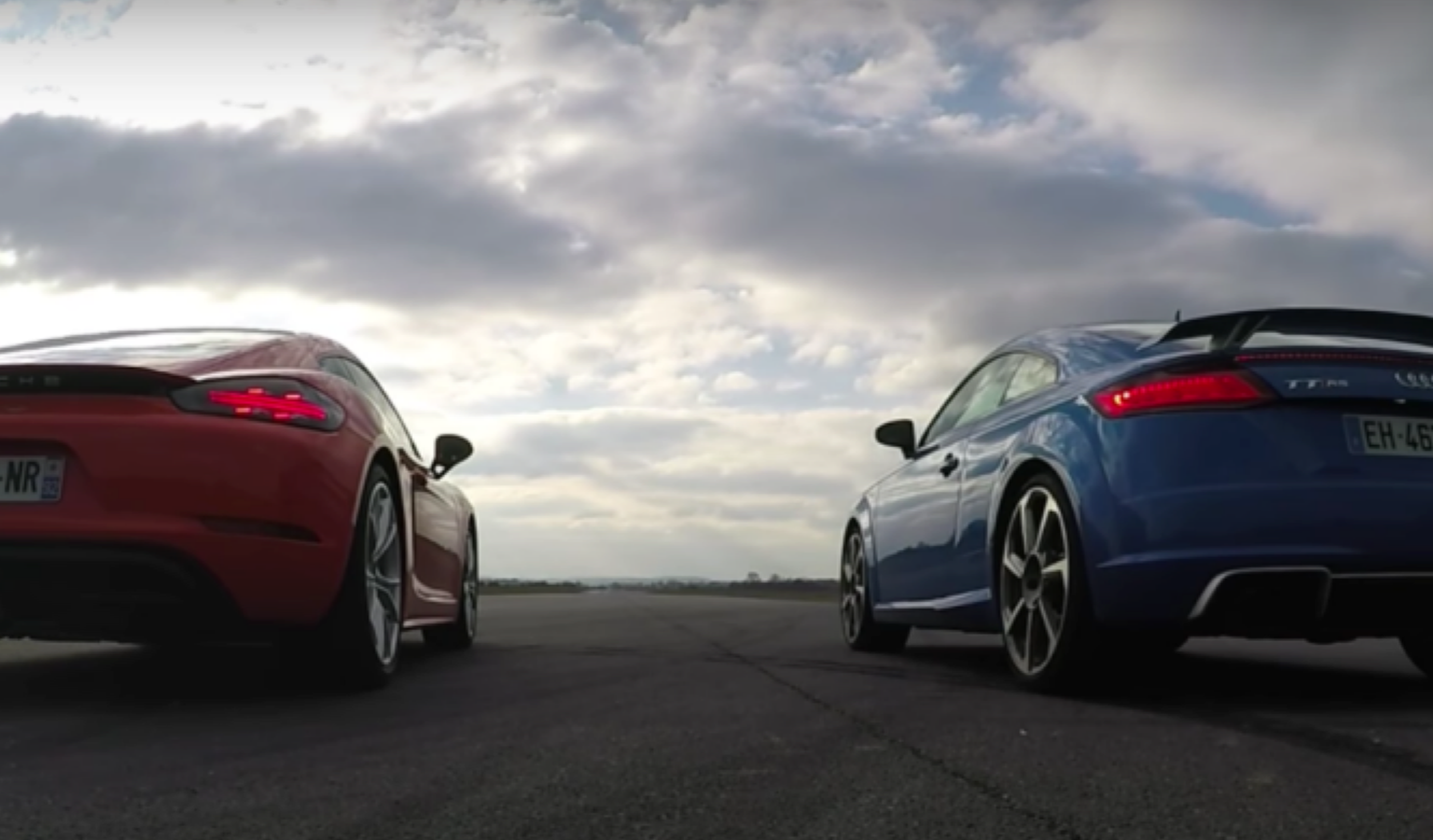 Vídeo: Audi TT RS vs Porsche 718 Cayman S