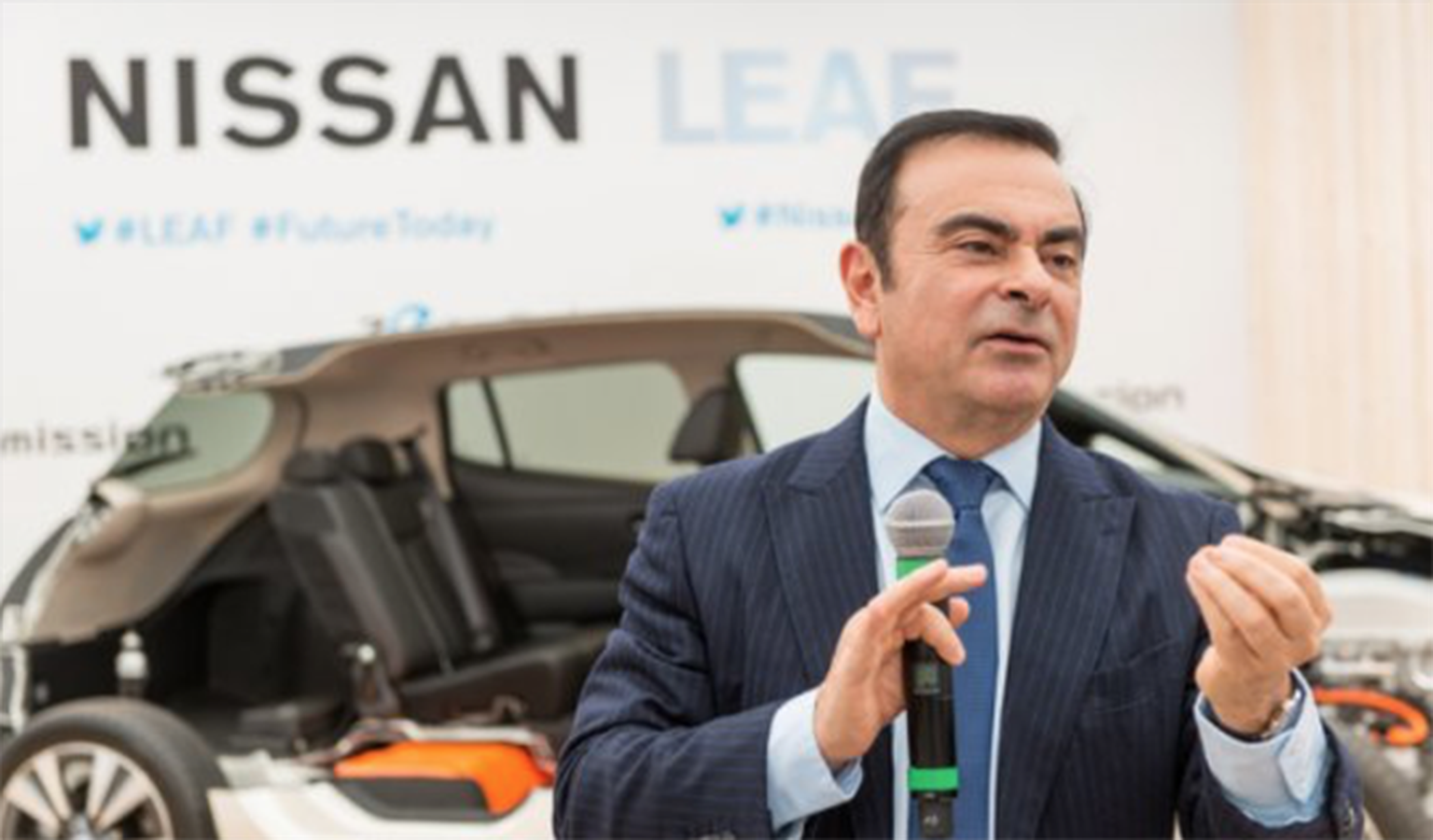 Carlos Ghosn deja su puesto de consejero delegado en Nissan