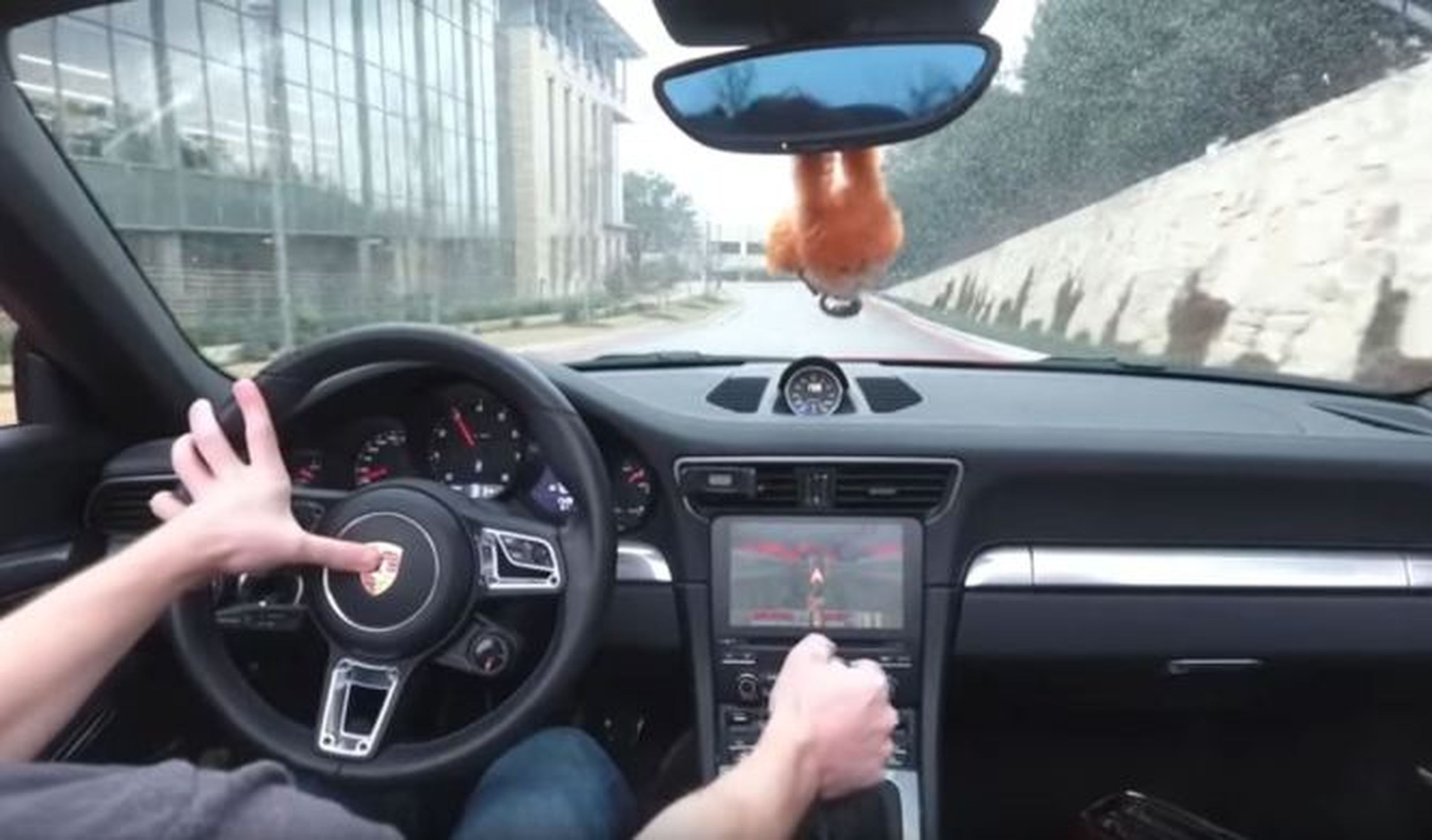 Vídeo: cómo jugar al ‘Doom’ con un Porsche 911