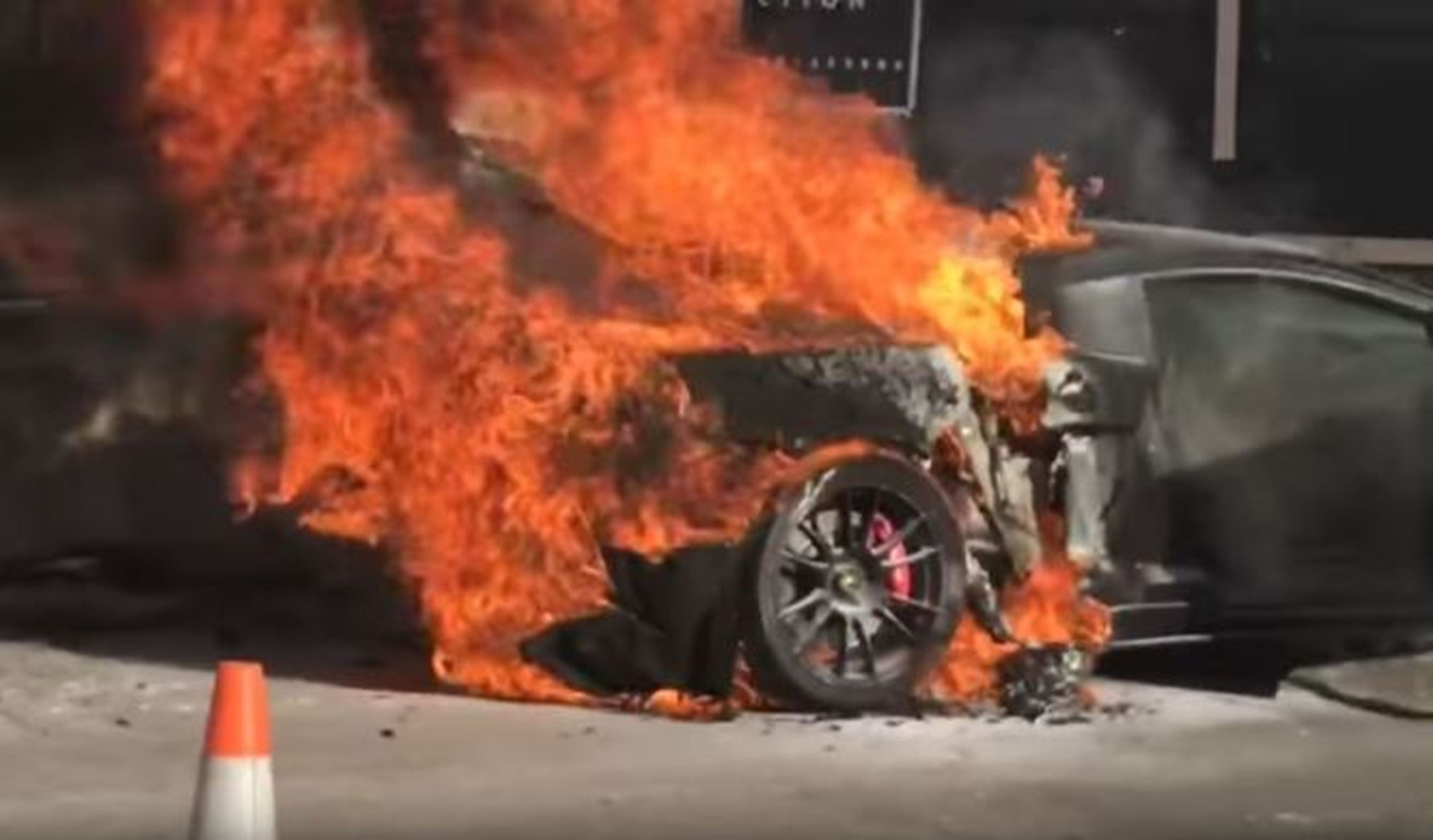 Vídeo: un Lamborghini Gallardo biturbo acaba en llamas