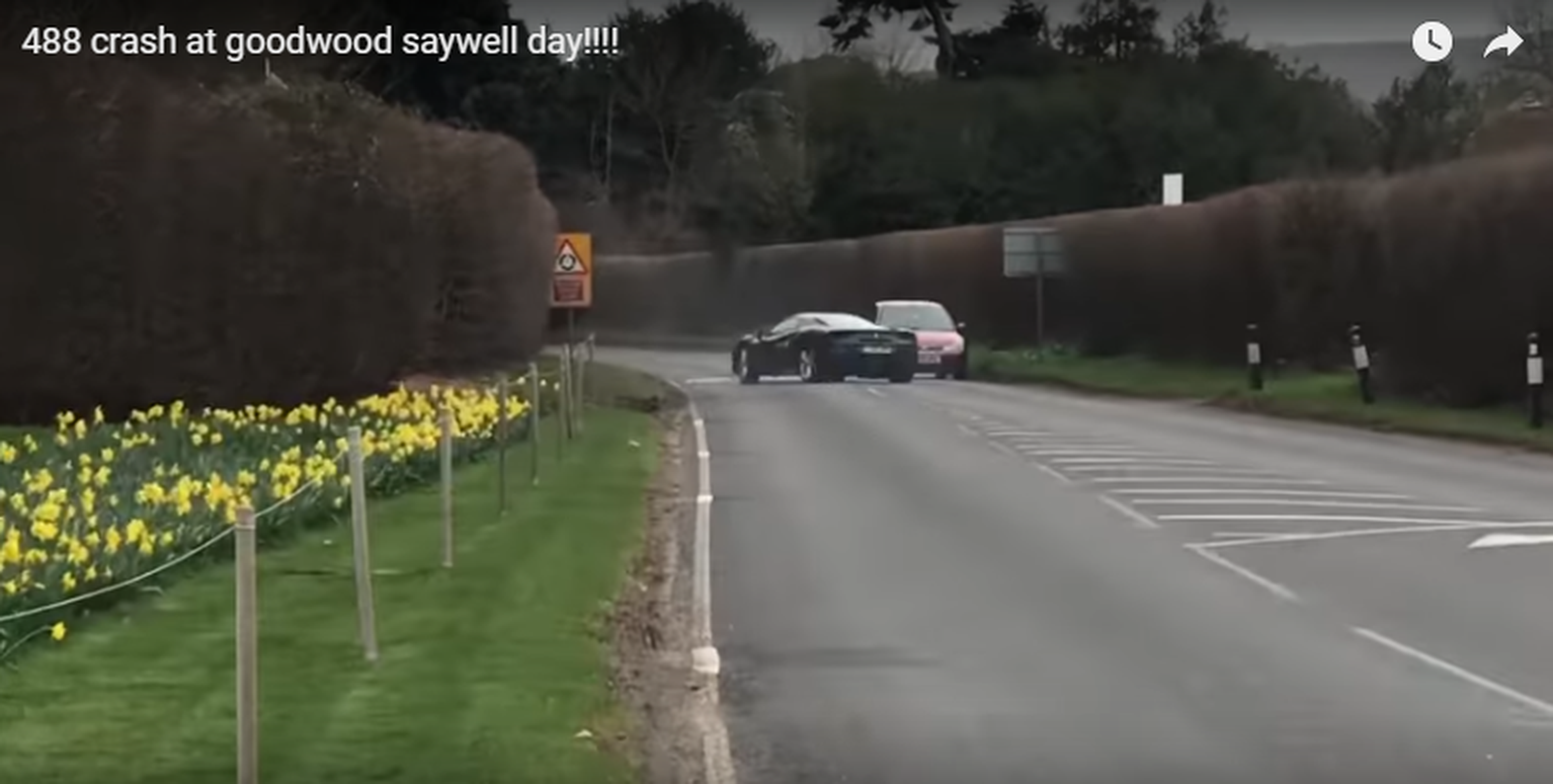 Vídeo: un Ferrari 488 casi se estrella al salir de Goodwood