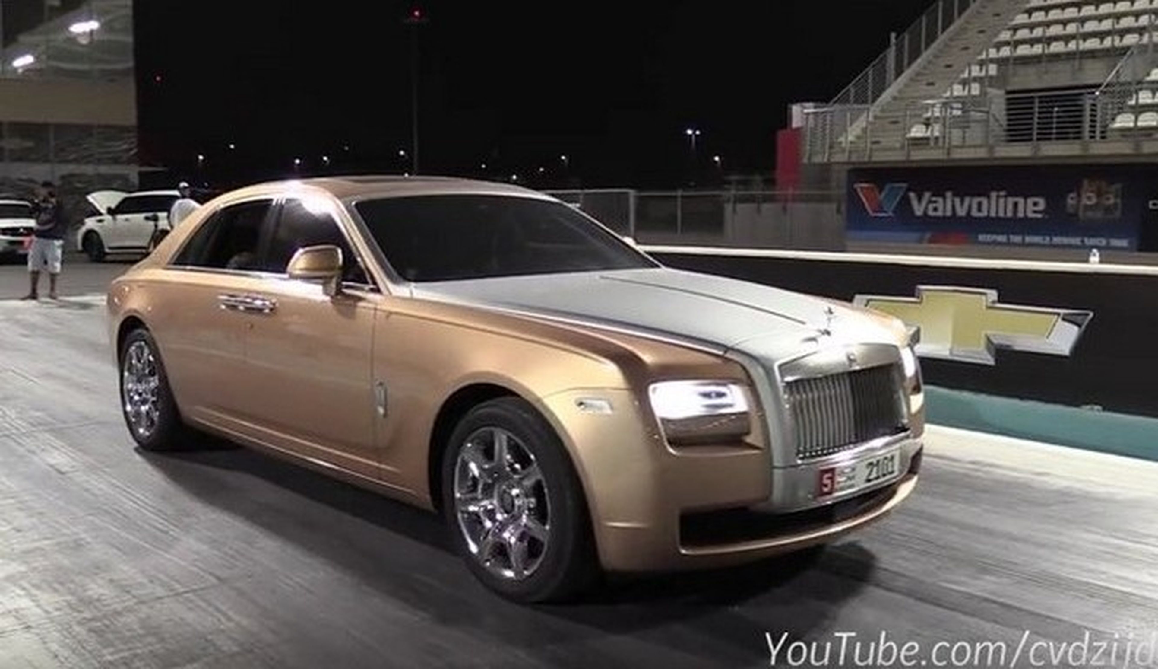Así se las gasta en una Drag Race el Rolls-Royce Ghost