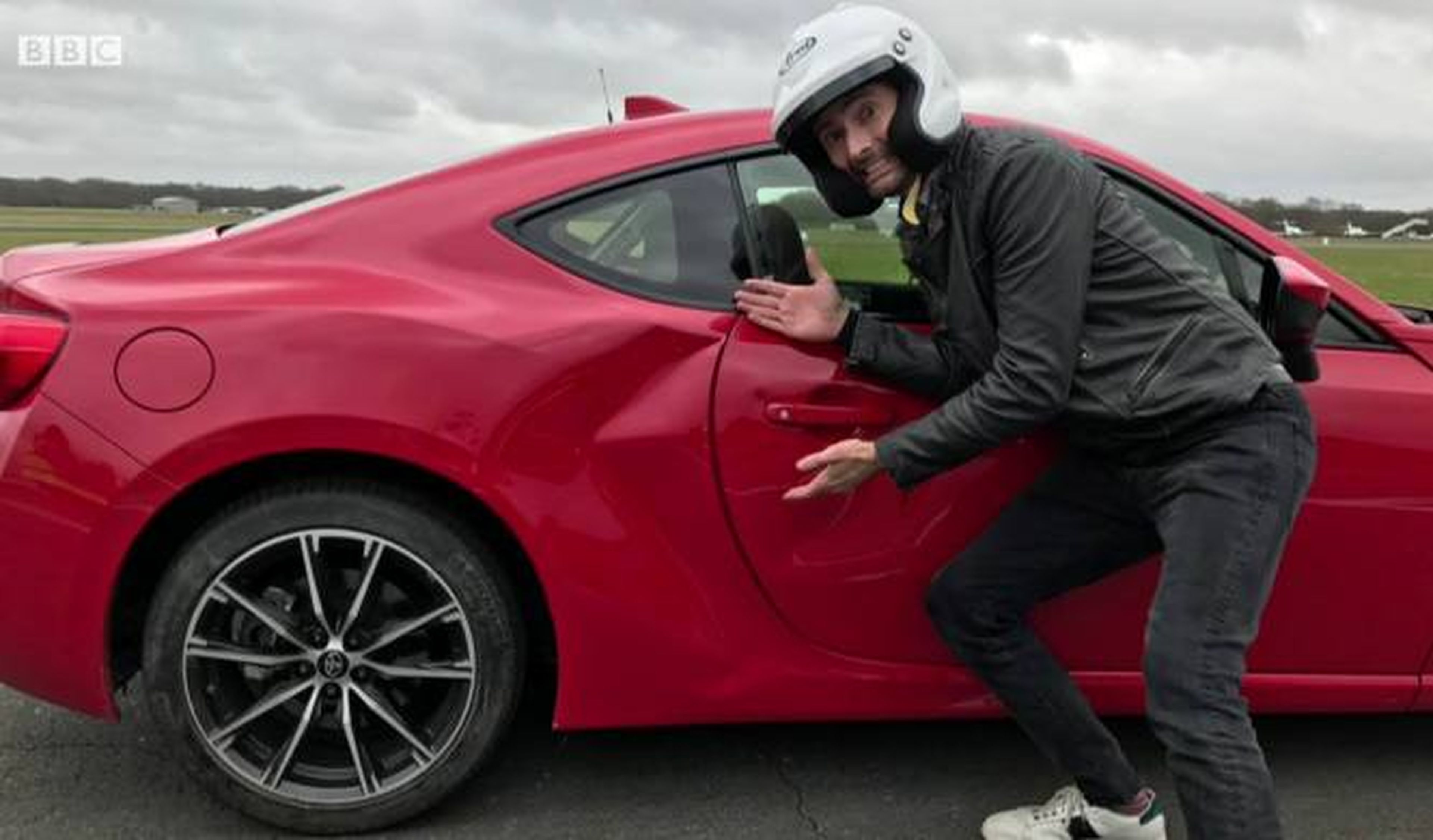 Primer accidente del coche de precio razonable de Top Gear