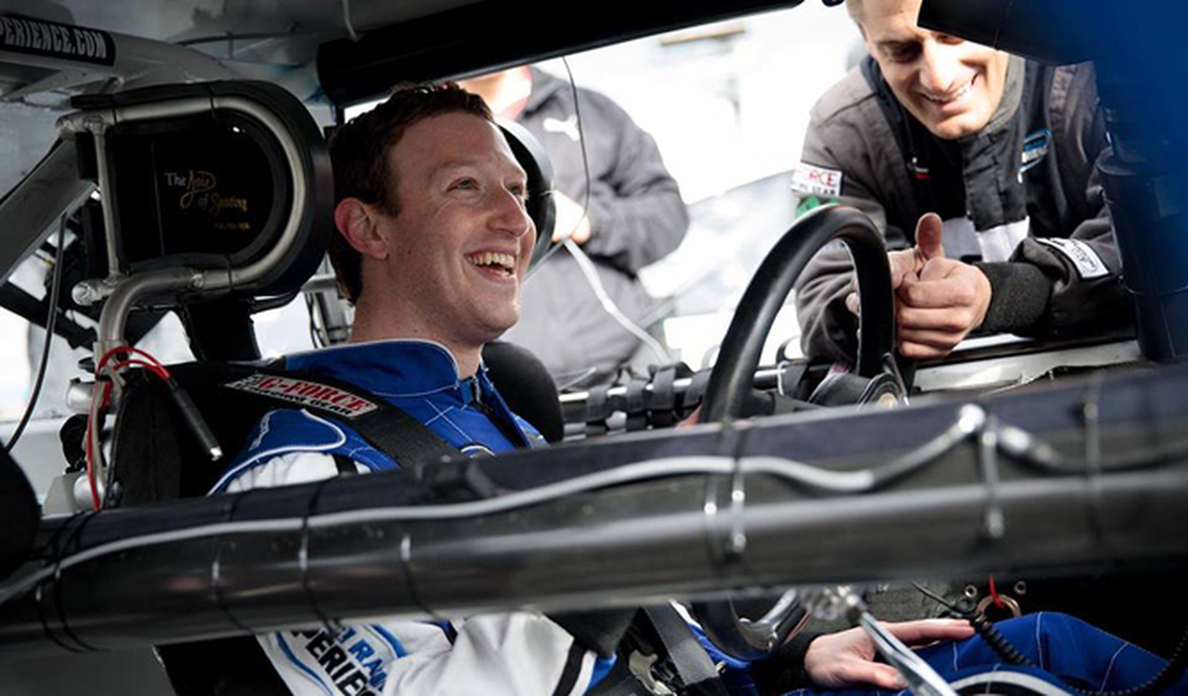 Vídeo: Mark Zuckerberg conduce un coche de NASCAR