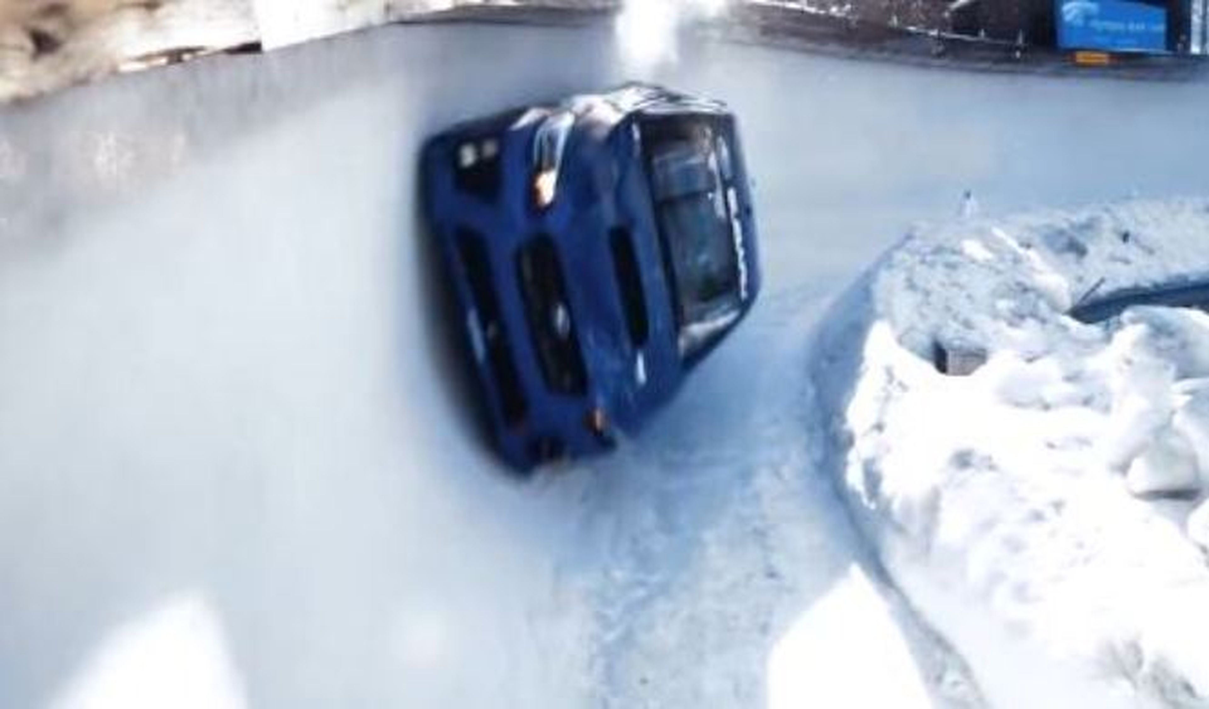 Vídeo: un Subaru WRX STI por un tobogán de hielo