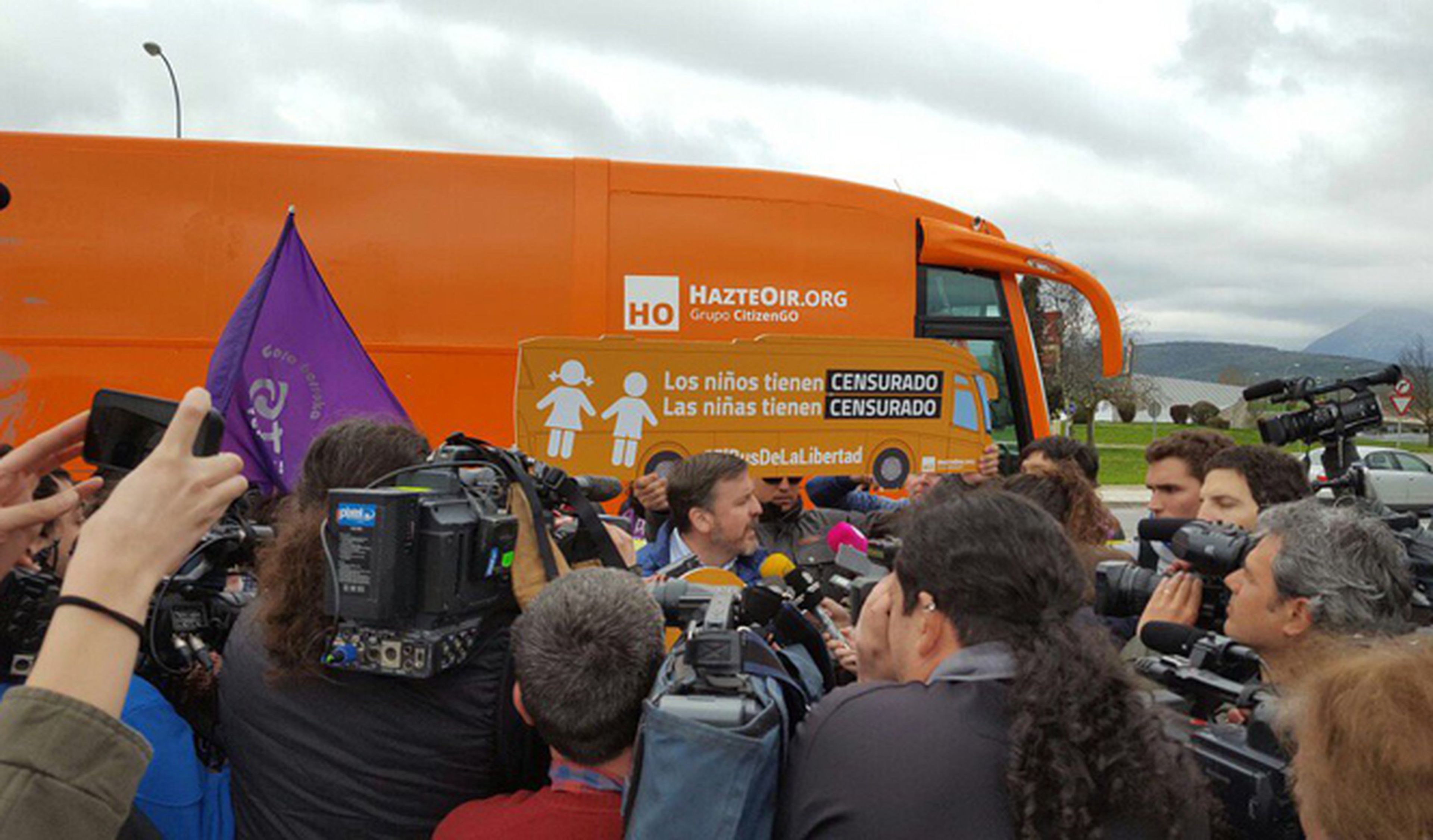 Tensión en Pamplona ante la llegada del bus de Hazte Oír