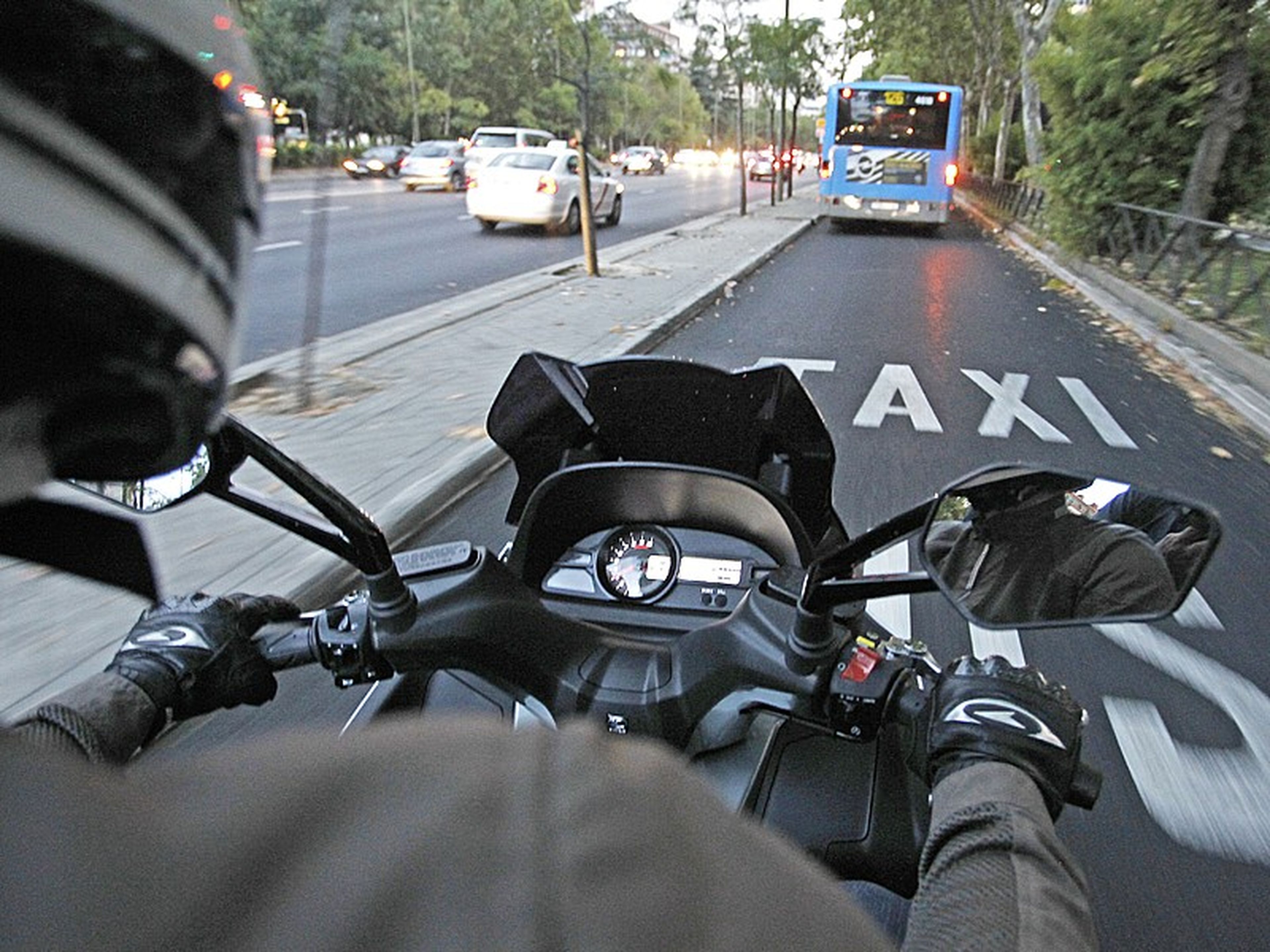 El carril-bus de La Castellana, prohibido para las motos