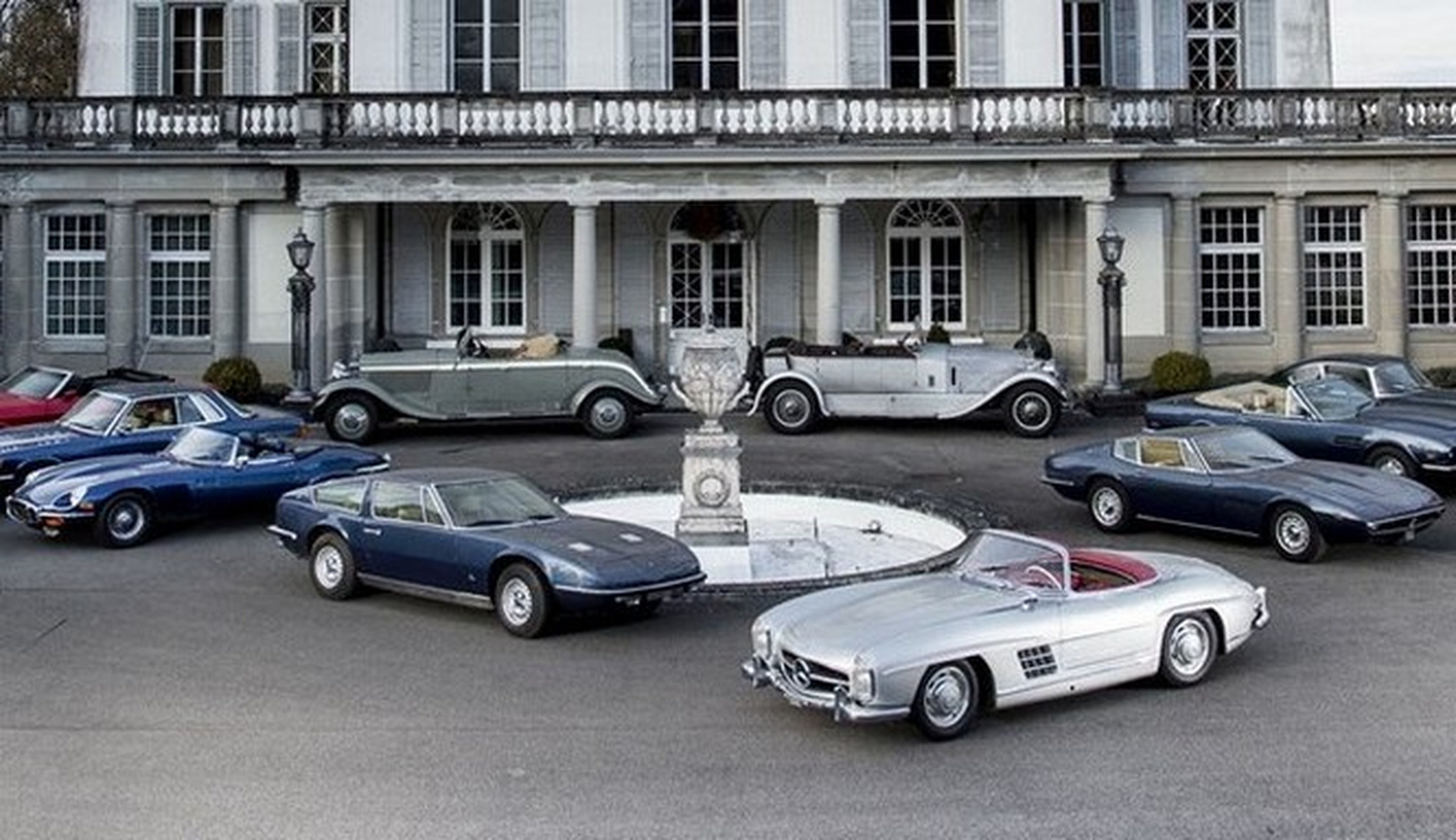 Encuentran 12 coches clásicos abandonados en un castillo